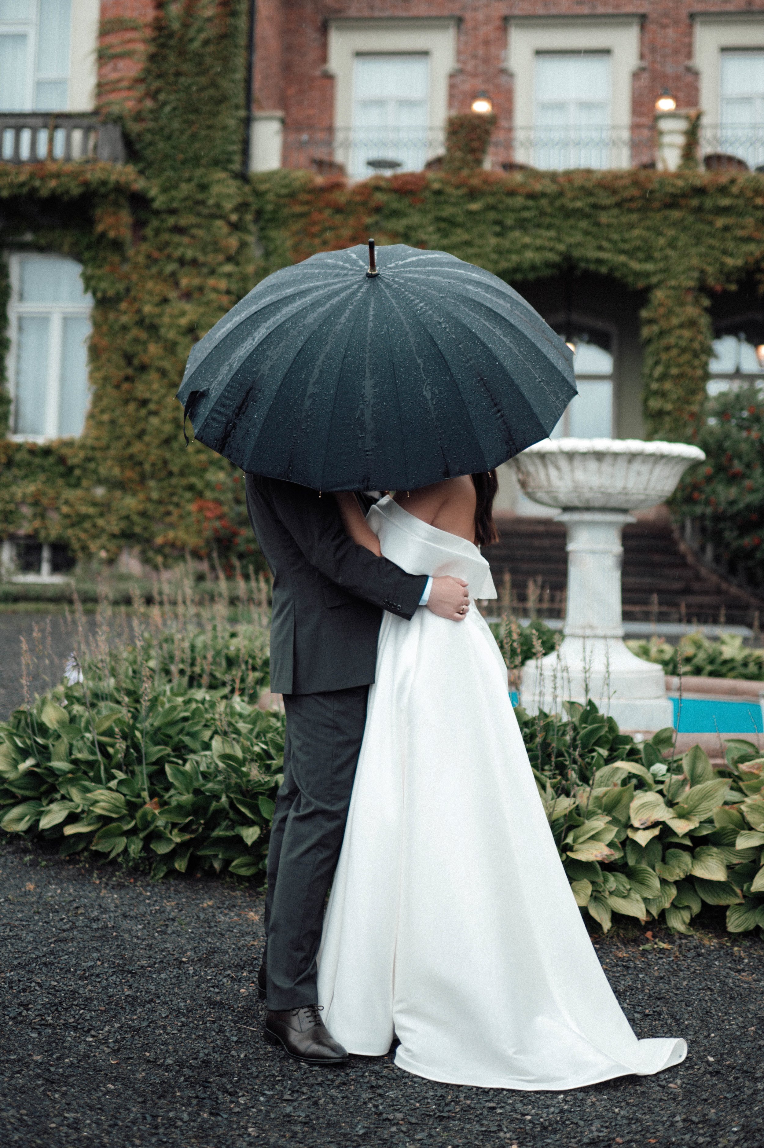 En bryllupsfotografering i Oslo hvor kjærlighet og magiske øyeblikk står i fokus. Jeg spesialiserer meg på bryllupsfotografier i Oslo og er klar til å forevige din store dag!
#BryllupsfotografOslo #OsloBryllup #Bryllupsfotograf #OsloWeddingPhotograph