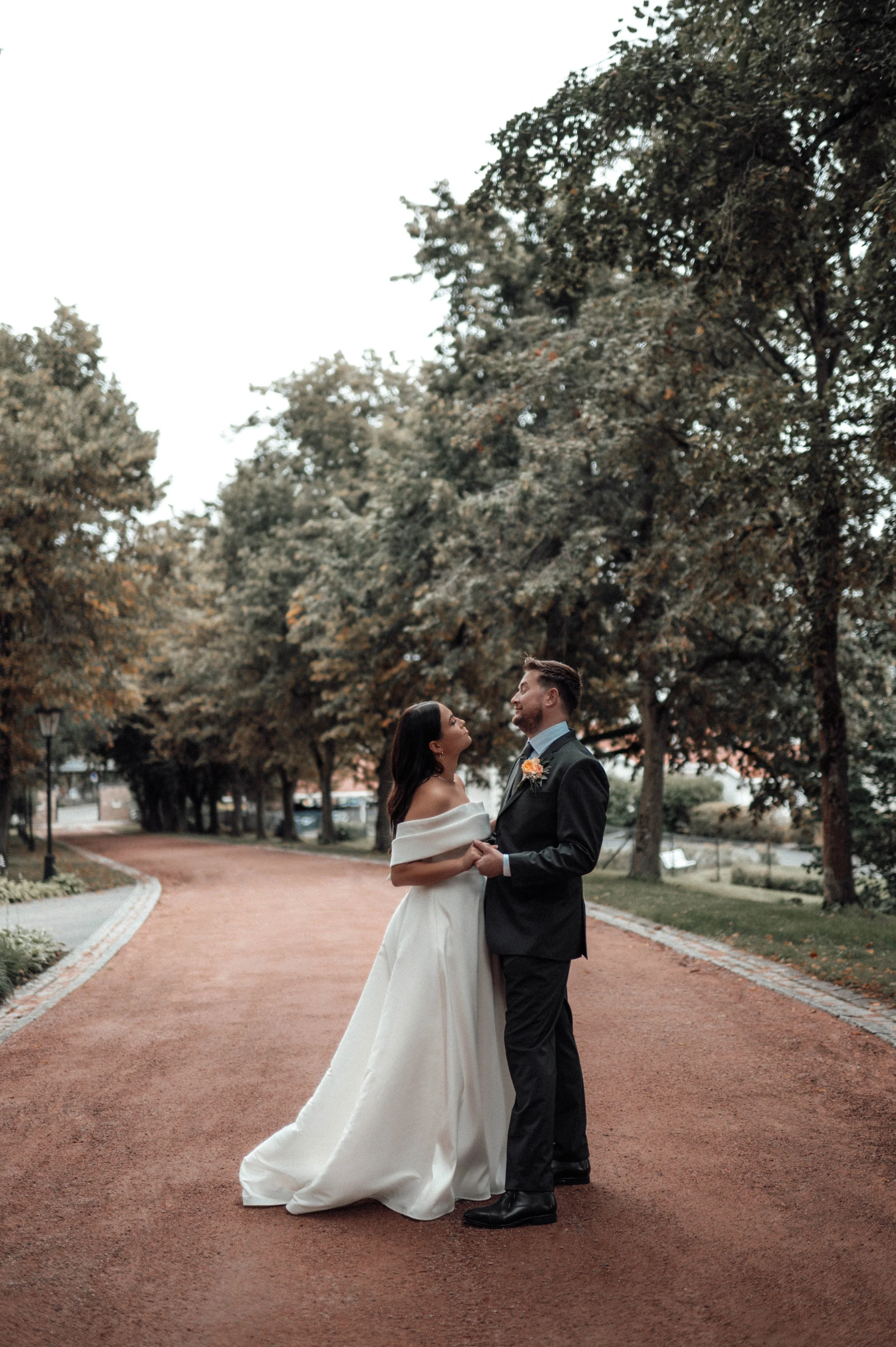 En bryllupsfotografering i Oslo hvor kjærlighet og magiske øyeblikk står i fokus. Jeg spesialiserer meg på bryllupsfotografier i Oslo og er klar til å forevige din store dag!
#BryllupsfotografOslo #OsloBryllup #Bryllupsfotograf #OsloWeddingPhotograph