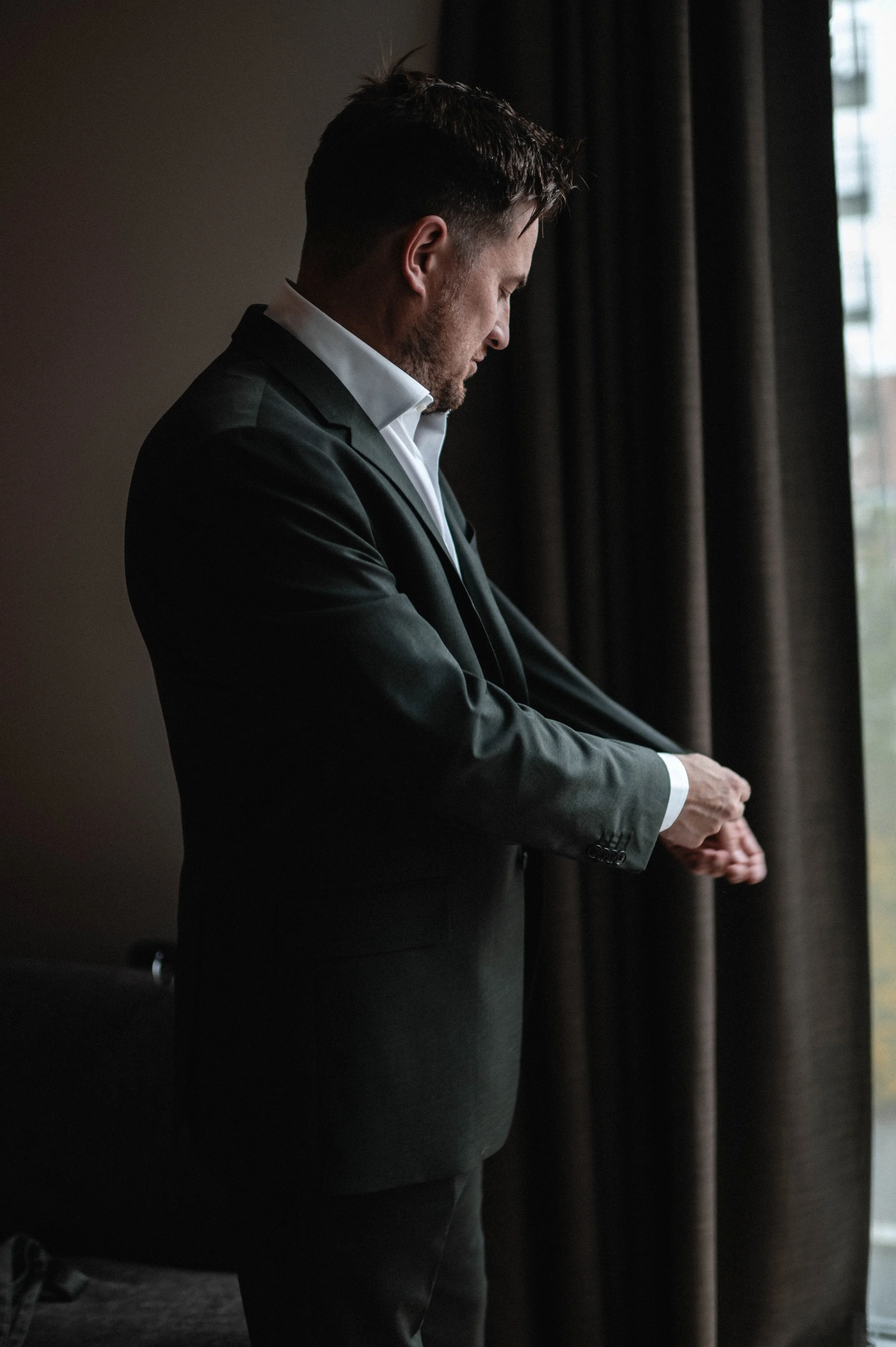 En bryllupsfotografering i Oslo hvor kjærlighet og magiske øyeblikk står i fokus. Jeg spesialiserer meg på bryllupsfotografier i Oslo og er klar til å forevige din store dag!
#BryllupsfotografOslo #OsloBryllup #Bryllupsfotograf #OsloWeddingPhotograph