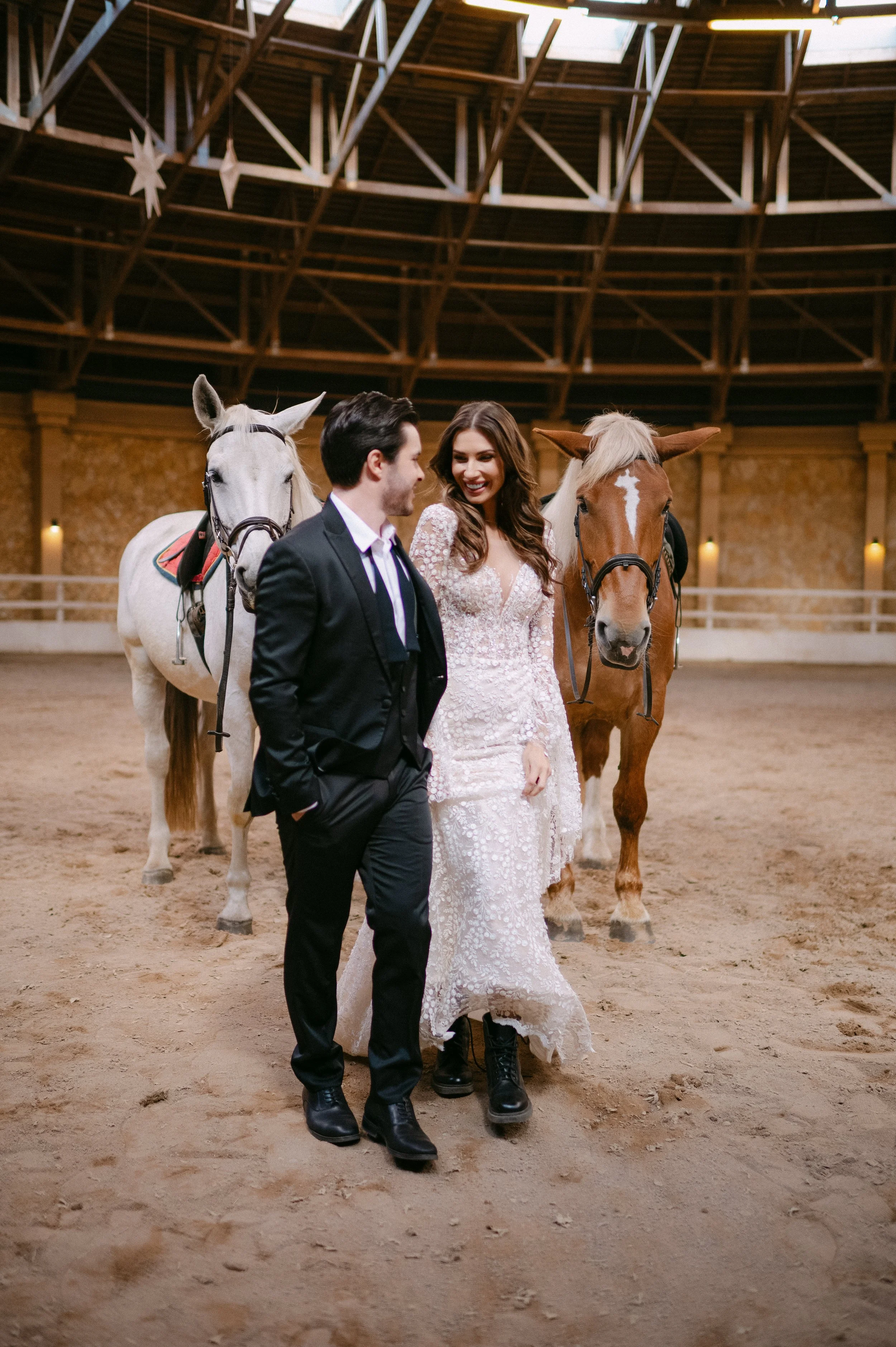 En bryllupsfotografering i Oslo hvor kjærlighet og magiske øyeblikk står i fokus. Jeg spesialiserer meg på bryllupsfotografier i Oslo og er klar til å forevige din store dag!
#BryllupsfotografOslo #OsloBryllup #Bryllupsfotograf #OsloWeddingPhotograph