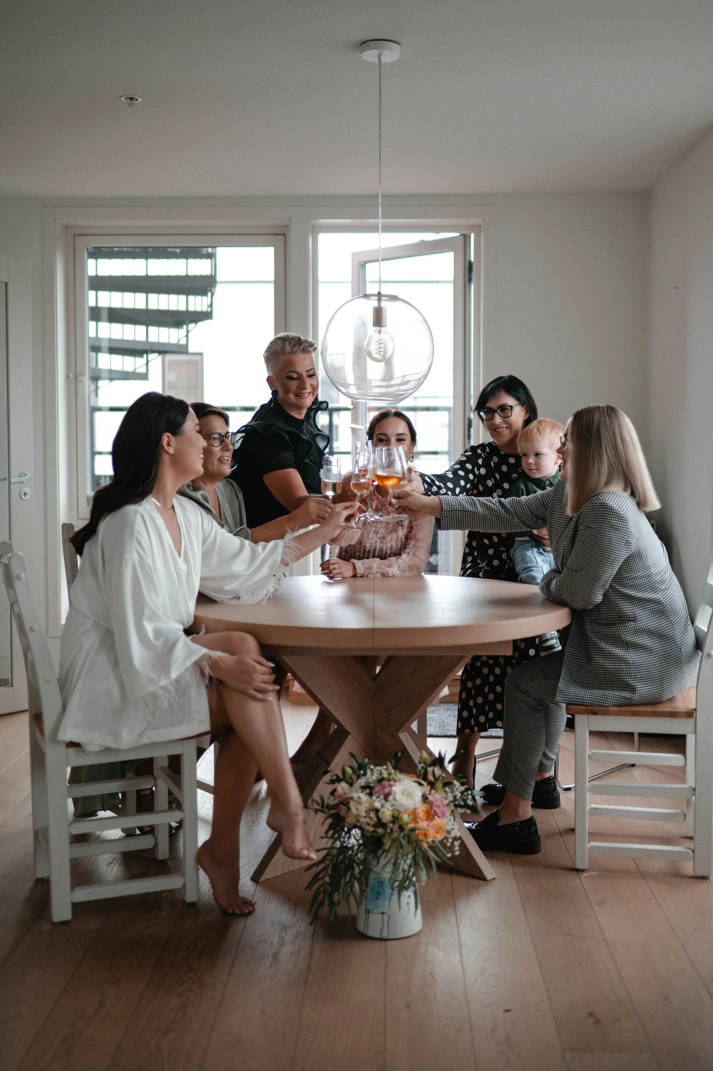 En bryllupsfotografering i Oslo hvor kjærlighet og magiske øyeblikk står i fokus. Jeg spesialiserer meg på bryllupsfotografier i Oslo og er klar til å forevige din store dag!
#BryllupsfotografOslo #OsloBryllup #Bryllupsfotograf #OsloWeddingPhotograph