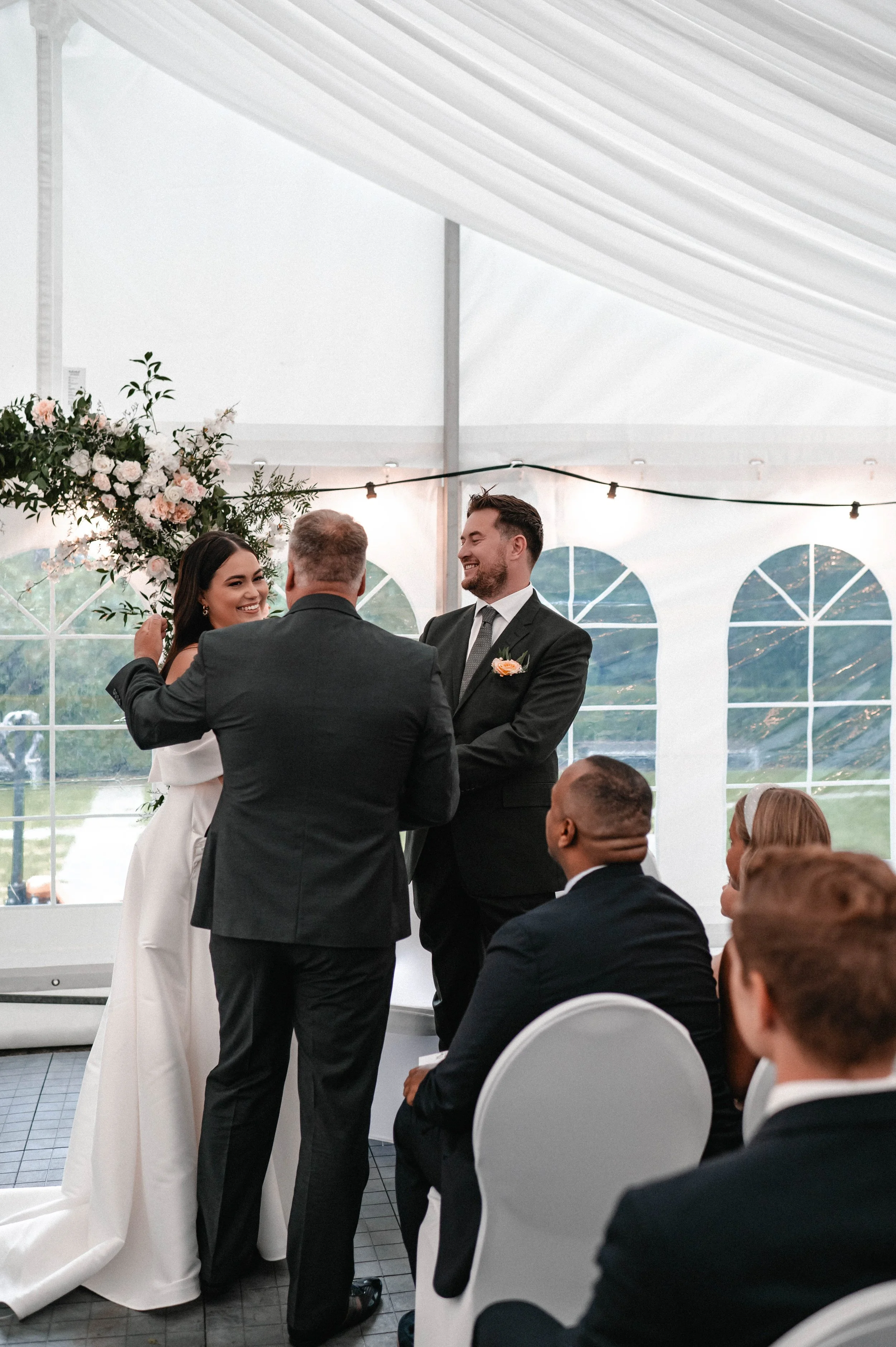 En bryllupsfotografering i Oslo hvor kjærlighet og magiske øyeblikk står i fokus. Jeg spesialiserer meg på bryllupsfotografier i Oslo og er klar til å forevige din store dag!
#BryllupsfotografOslo #OsloBryllup #Bryllupsfotograf #OsloWeddingPhotograph