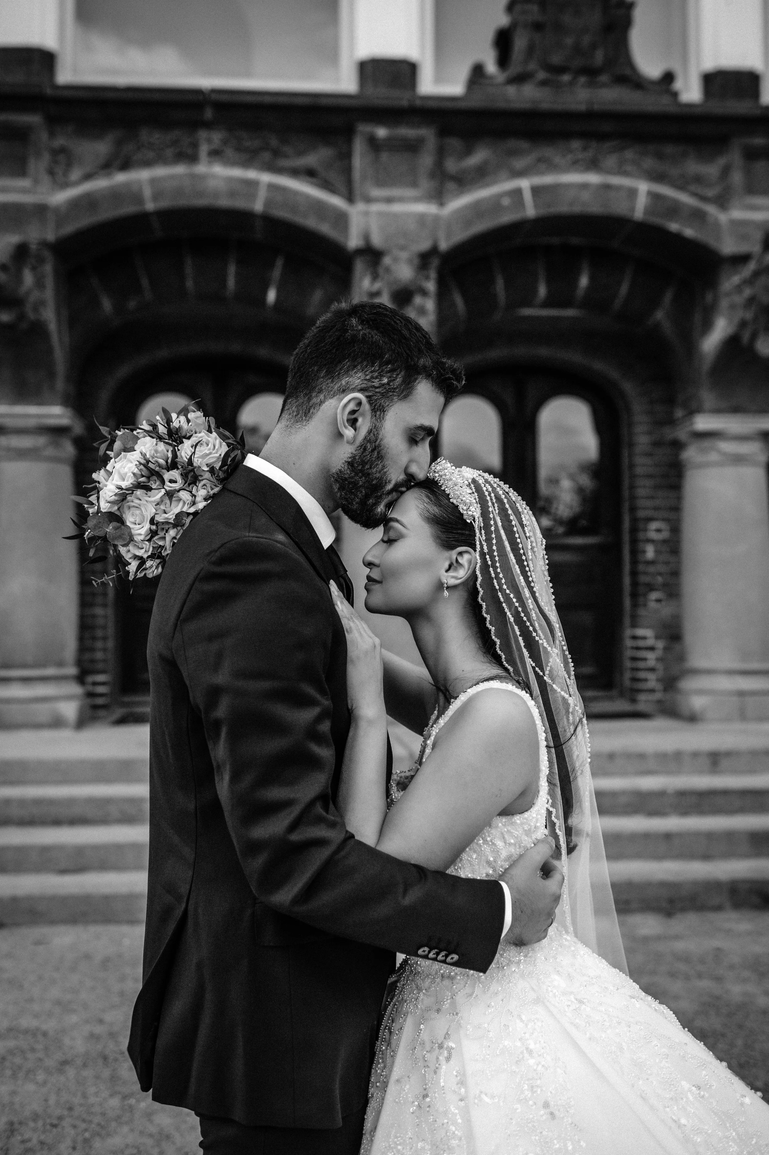 En bryllupsfotografering i Oslo hvor kjærlighet og magiske øyeblikk står i fokus. Jeg spesialiserer meg på bryllupsfotografier i Oslo og er klar til å forevige din store dag!
#BryllupsfotografOslo #OsloBryllup #Bryllupsfotograf #OsloWeddingPhotograph