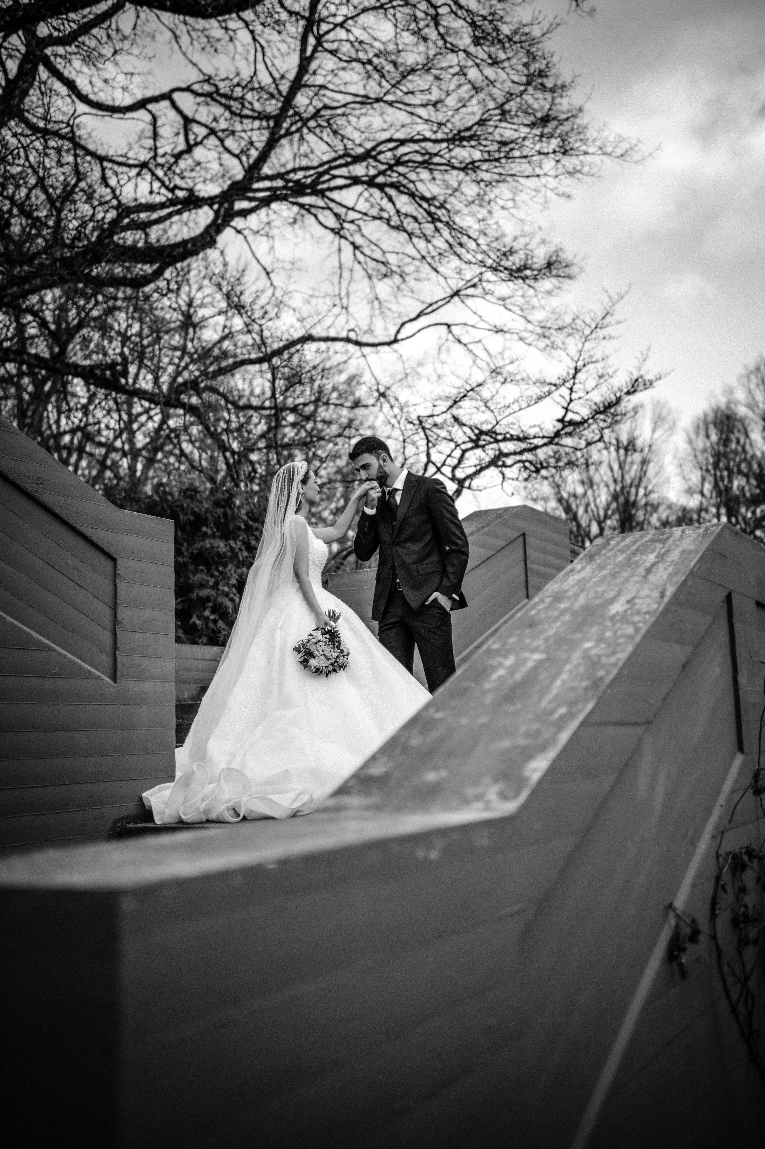 En bryllupsfotografering i Oslo hvor kjærlighet og magiske øyeblikk står i fokus. Jeg spesialiserer meg på bryllupsfotografier i Oslo og er klar til å forevige din store dag!
#BryllupsfotografOslo #OsloBryllup #Bryllupsfotograf #OsloWeddingPhotograph