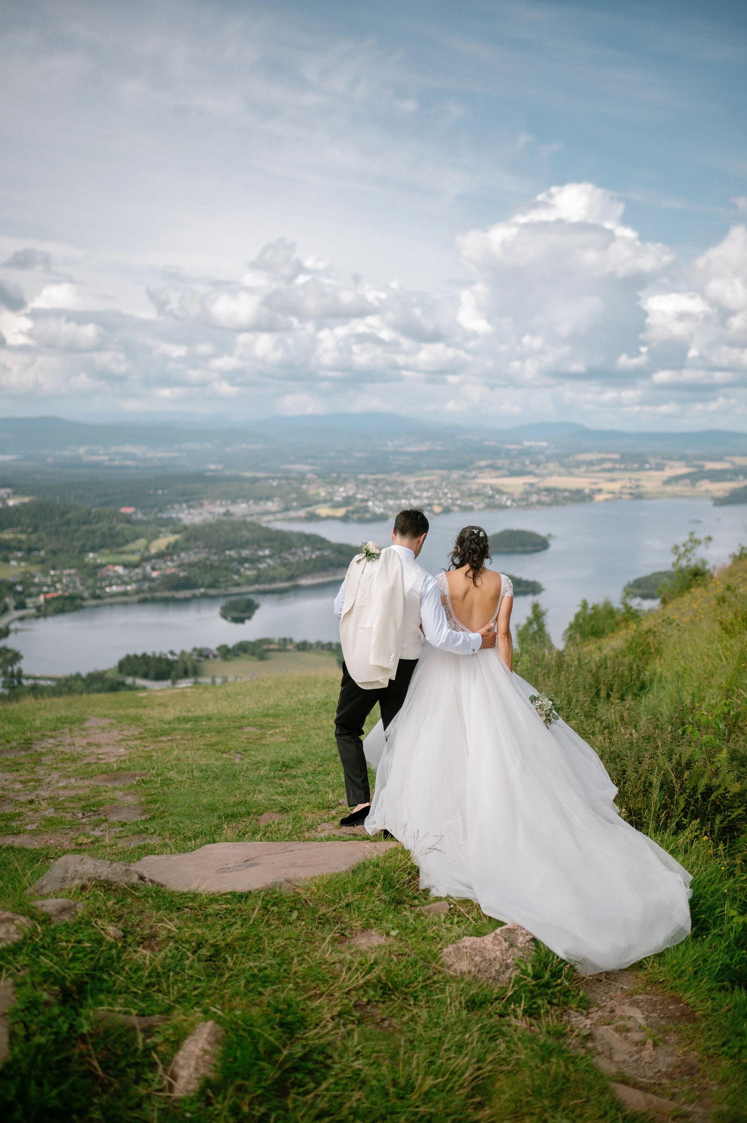 En bryllupsfotografering i Oslo hvor kjærlighet og magiske øyeblikk står i fokus. Jeg spesialiserer meg på bryllupsfotografier i Oslo og er klar til å forevige din store dag!
#BryllupsfotografOslo #OsloBryllup #Bryllupsfotograf #OsloWeddingPhotograph
