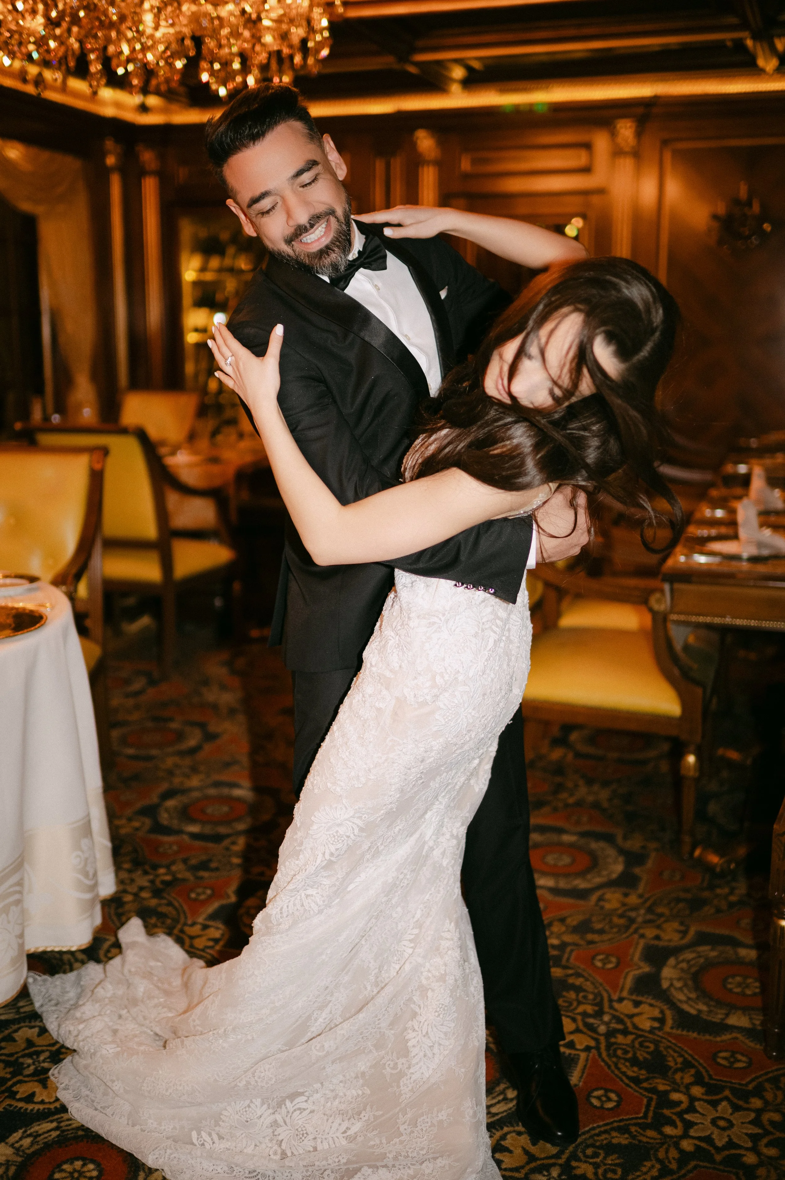 En bryllupsfotografering i Oslo hvor kjærlighet og magiske øyeblikk står i fokus. Jeg spesialiserer meg på bryllupsfotografier i Oslo og er klar til å forevige din store dag!
#BryllupsfotografOslo #OsloBryllup #Bryllupsfotograf #OsloWeddingPhotograph