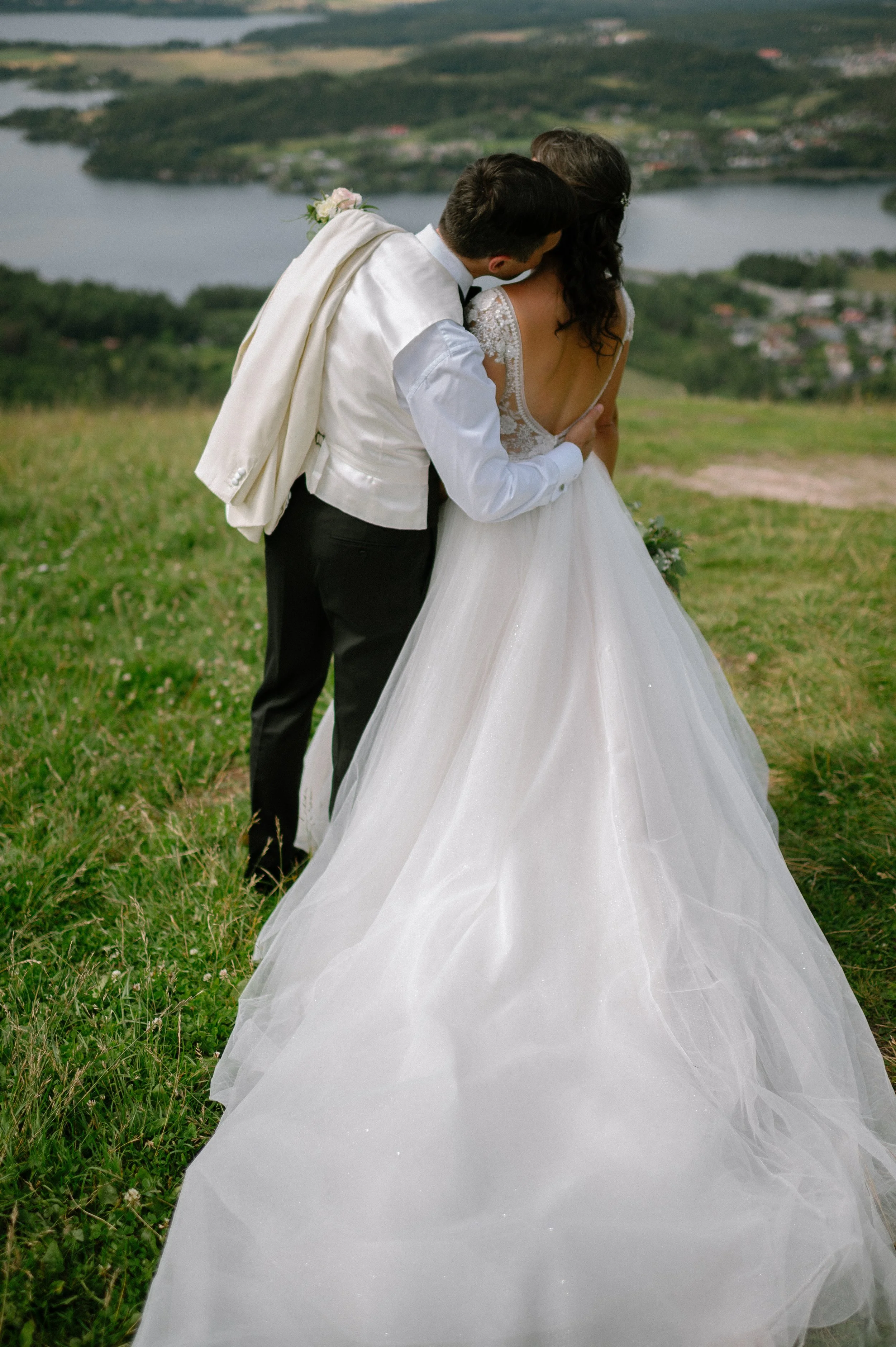 En bryllupsfotografering i Oslo hvor kjærlighet og magiske øyeblikk står i fokus. Jeg spesialiserer meg på bryllupsfotografier i Oslo og er klar til å forevige din store dag!
#BryllupsfotografOslo #OsloBryllup #Bryllupsfotograf #OsloWeddingPhotograph