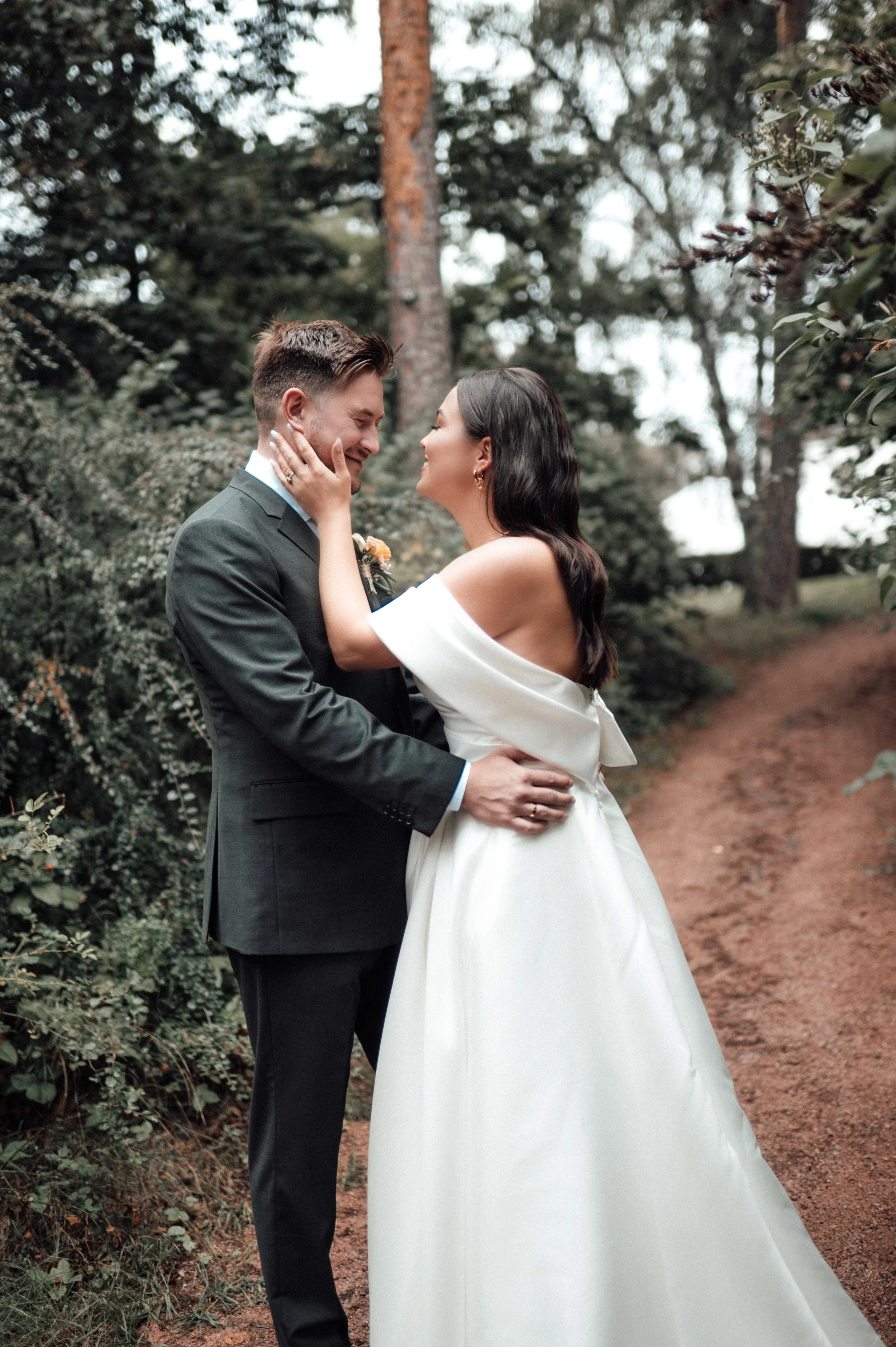 En bryllupsfotografering i Oslo hvor kjærlighet og magiske øyeblikk står i fokus. Jeg spesialiserer meg på bryllupsfotografier i Oslo og er klar til å forevige din store dag!
#BryllupsfotografOslo #OsloBryllup #Bryllupsfotograf #OsloWeddingPhotograph