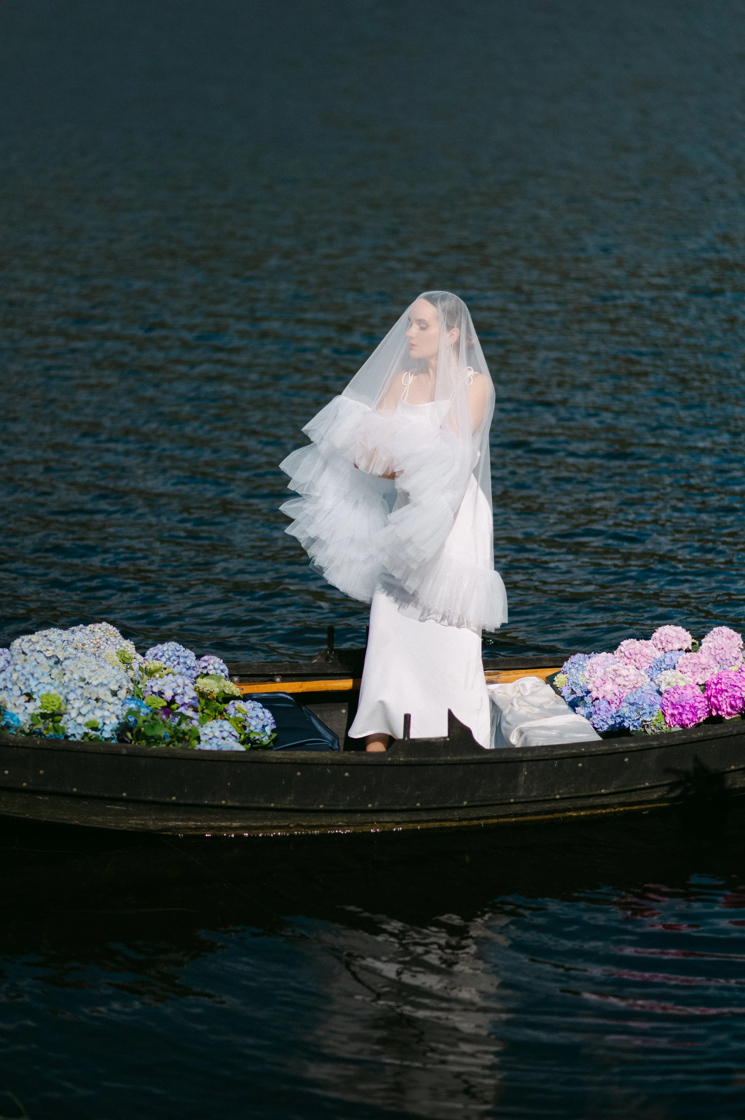 En bryllupsfotografering i Oslo hvor kjærlighet og magiske øyeblikk står i fokus. Jeg spesialiserer meg på bryllupsfotografier i Oslo og er klar til å forevige din store dag!
#BryllupsfotografOslo #OsloBryllup #Bryllupsfotograf #OsloWeddingPhotograph