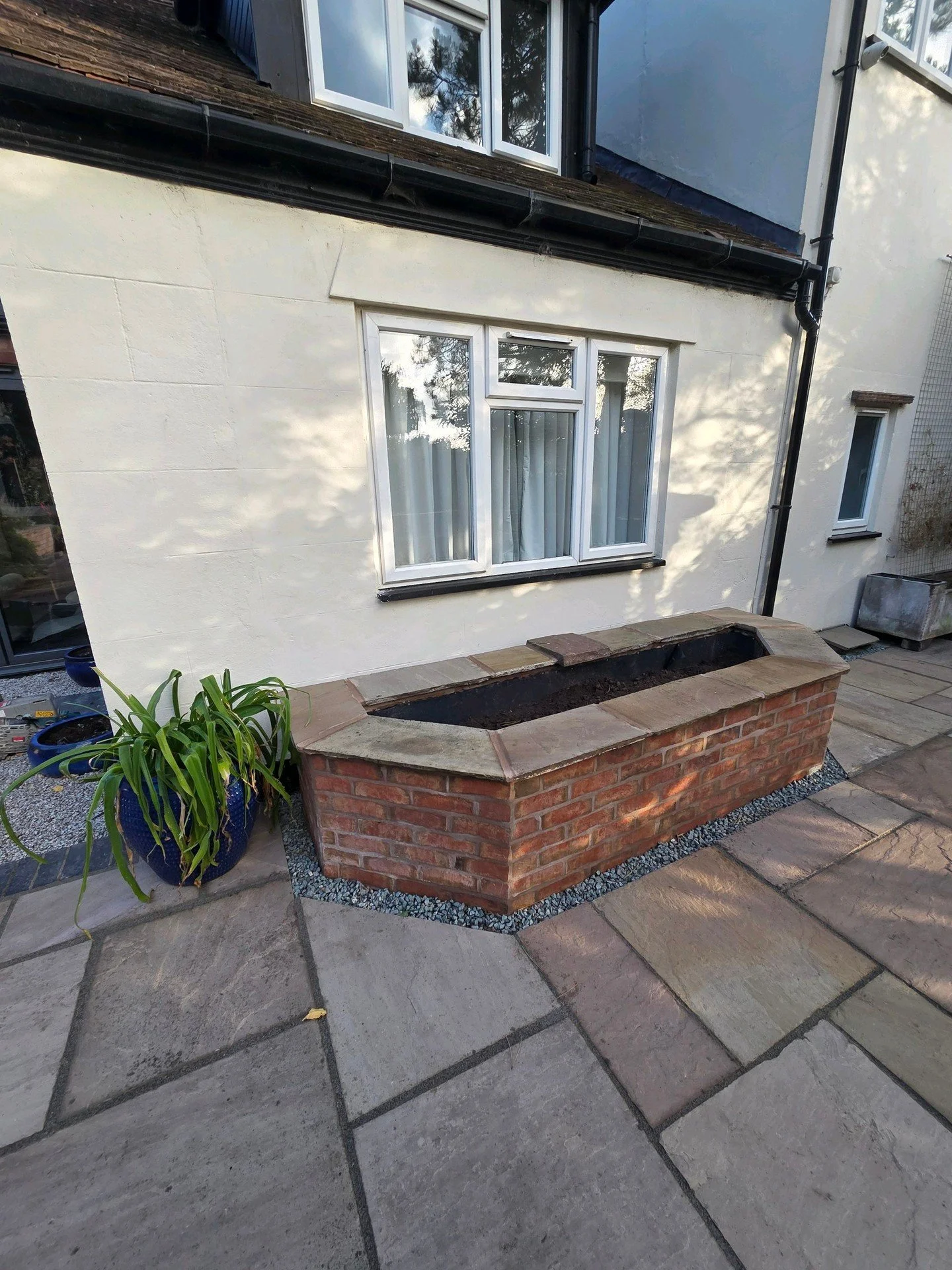 We installed this insulated brick planter as part of a larger project for a client in Fillongley last summer. 

Finished off with Indian sandstone copings to match the rest of the garden, looking forward to seeing this one in full bloom! 

#boxwoodlt