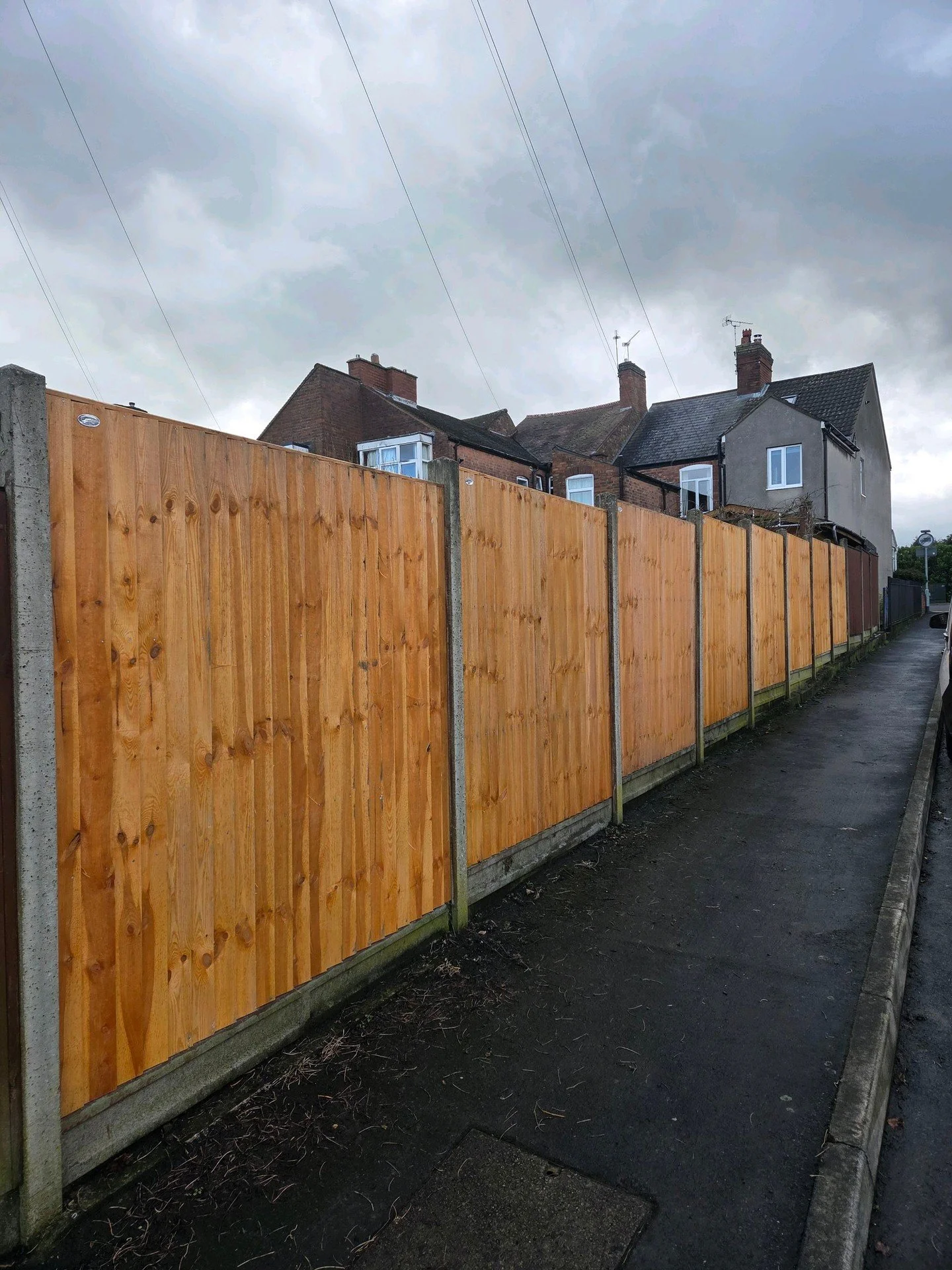 The team have started a new project this week in Hinckley, Leicestershire. We have replaced 11x rotten timber panels and will be installing a new access gate to the garden, before building a 4m x 2.5m insulated garden room next month.

#boxwoodltd #b