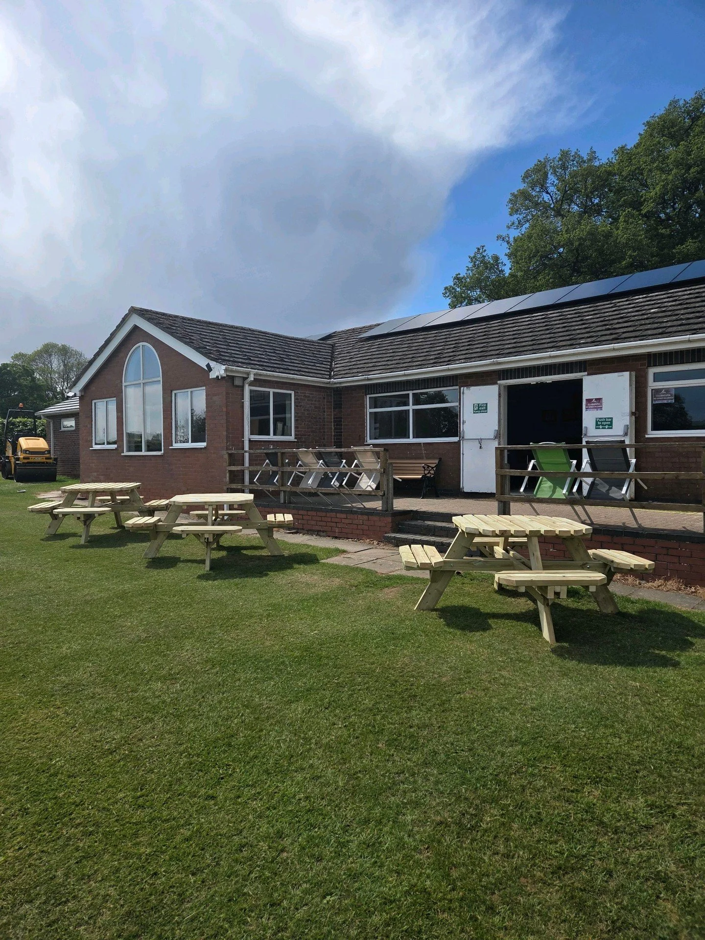 We built and delivered these five, 8-seater timber Picnic style benches, to Fillongley CC in Warwickshire a few weeks ago. 

Treated, handmade and built to last! 

#landscaping #boxwoodlandscapes #boxwoodltduk #timberpicnicbeches #outdoorseating
