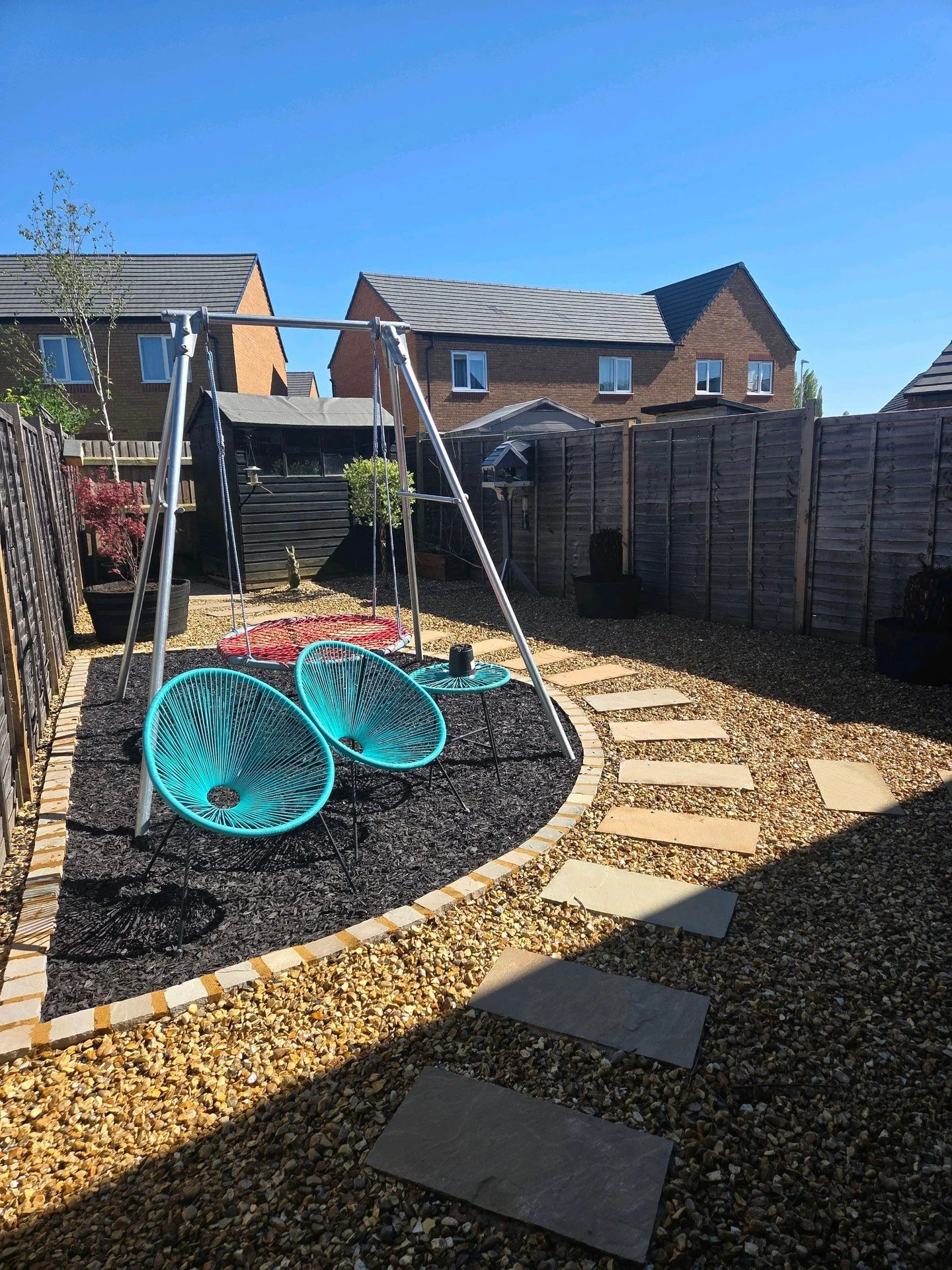 Swipe for the before and after photos ➡️

We transformed this back garden for a client on a new build property in Nuneaton.

From a struggling and waterlogged lawn too a free draining, low maintenance gravel garden. Edged with sandstone setts, a smal