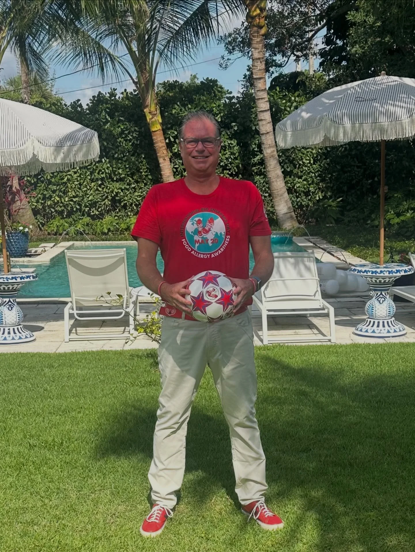 Oakley&rsquo;s dad, Robert, is celebrating his birthday today! He is a tireless advocate, and someone who has dedicated so much of his life to making the world safer for people with food allergies. ❤️ Instead of gifts, we&rsquo;re raising funds for o