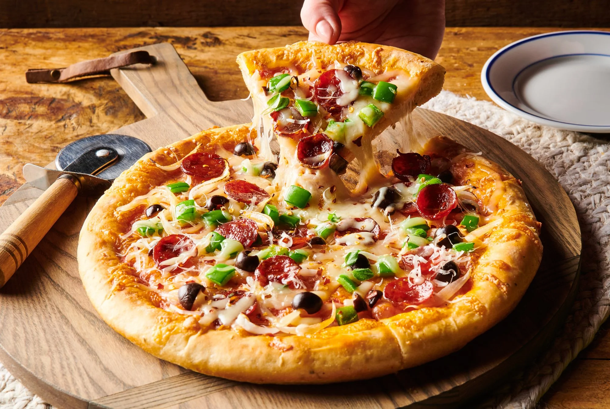 focaccia-pizza-cheese-pull.jpg