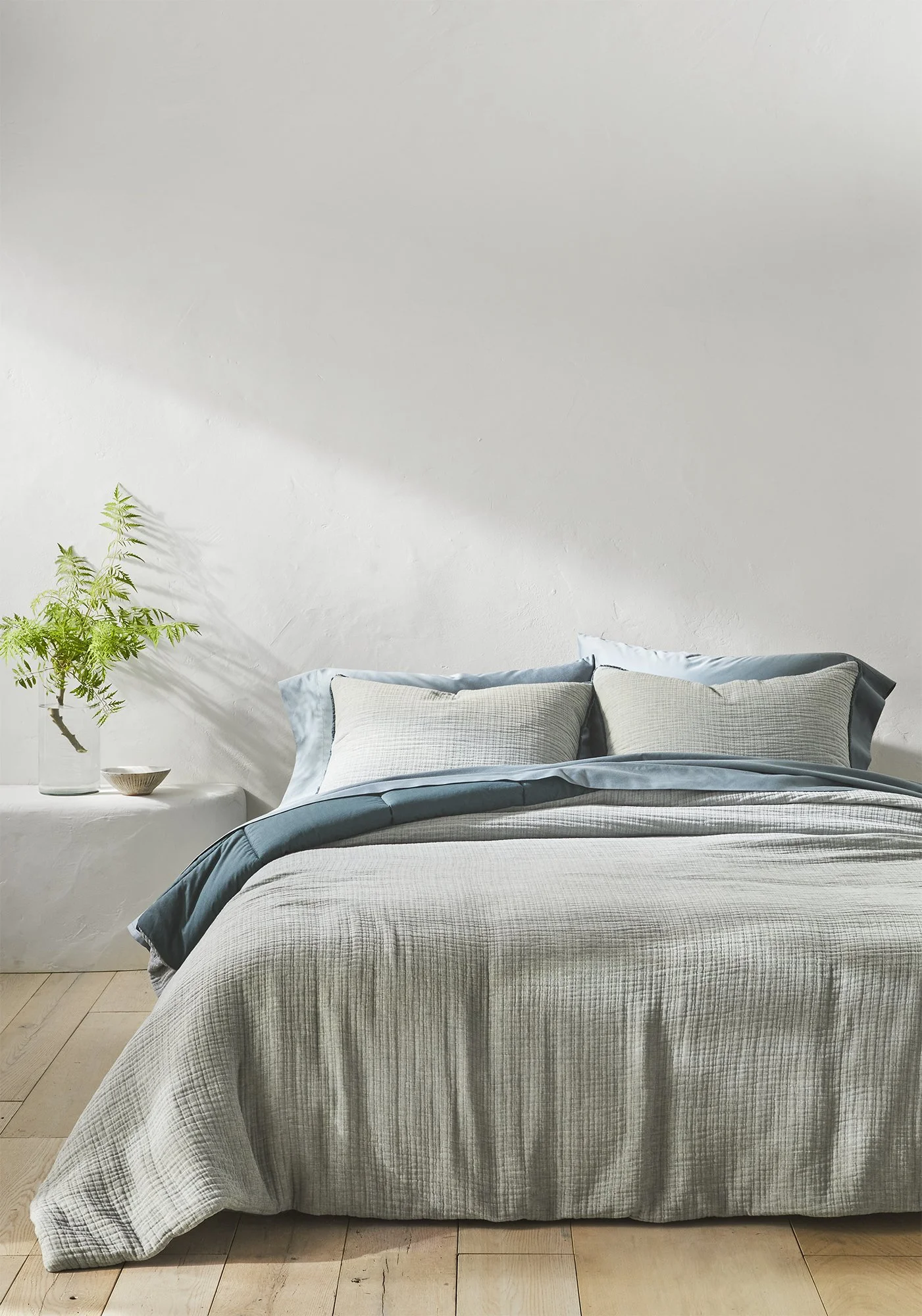 C-001732-01-084_060-13-9715_CL_TexturedChambray_Cotton_ComforterShamSet_DarkTealBlue.jpg