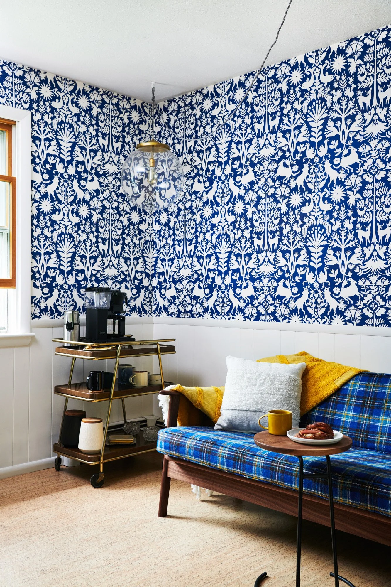 colorful-breakfast-nook-maine.jpg