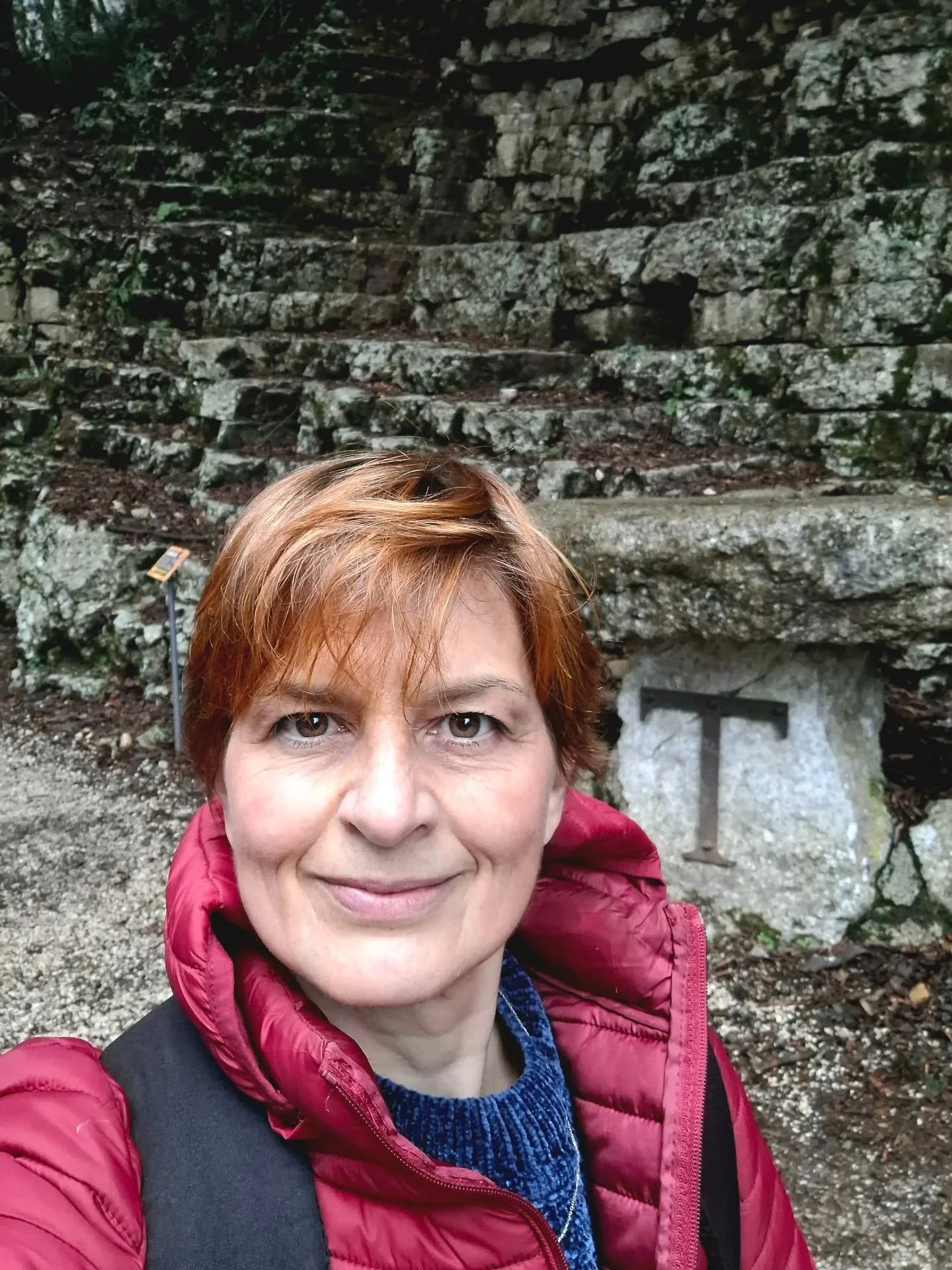 As&iacute;s; Assisi
Ciudad de silencio.
De quietud.
De coherencia.

Monta&ntilde;as que abrazan
y te piden, sin ruido, ser quien eres.

Tierra de San Francisco.
El que atraves&oacute; la noche oscura del alma
y eligi&oacute; vivir su verdad.

Caminar