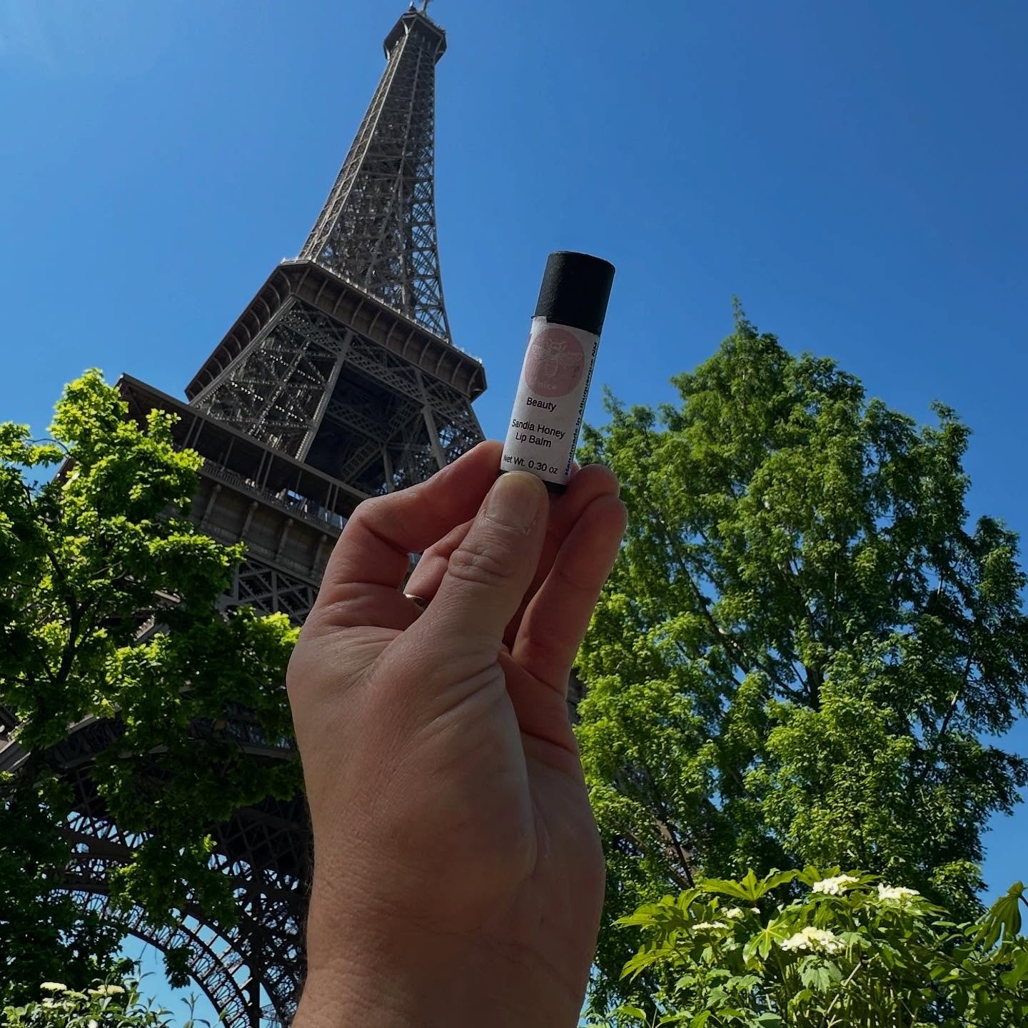 🍉 💋🍯 Honey Watermelon Lip Balm in PARIS 🇫🇷 🥐❤️ Keep your lips hydrated and moisturized when on the go 💋🍉🍯 Made with Vitamin E , Coconut Oil, &amp; Lical Mew Mexico Beeswax from @honeyshacknm 👄 🍉 🍯 Get yours @whatsinstoregift, @highvibecry