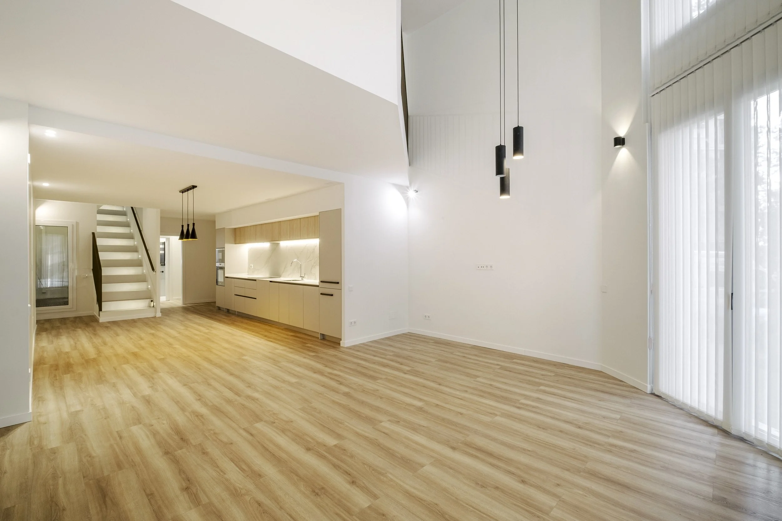 Baix reformat al carrer Nàpols