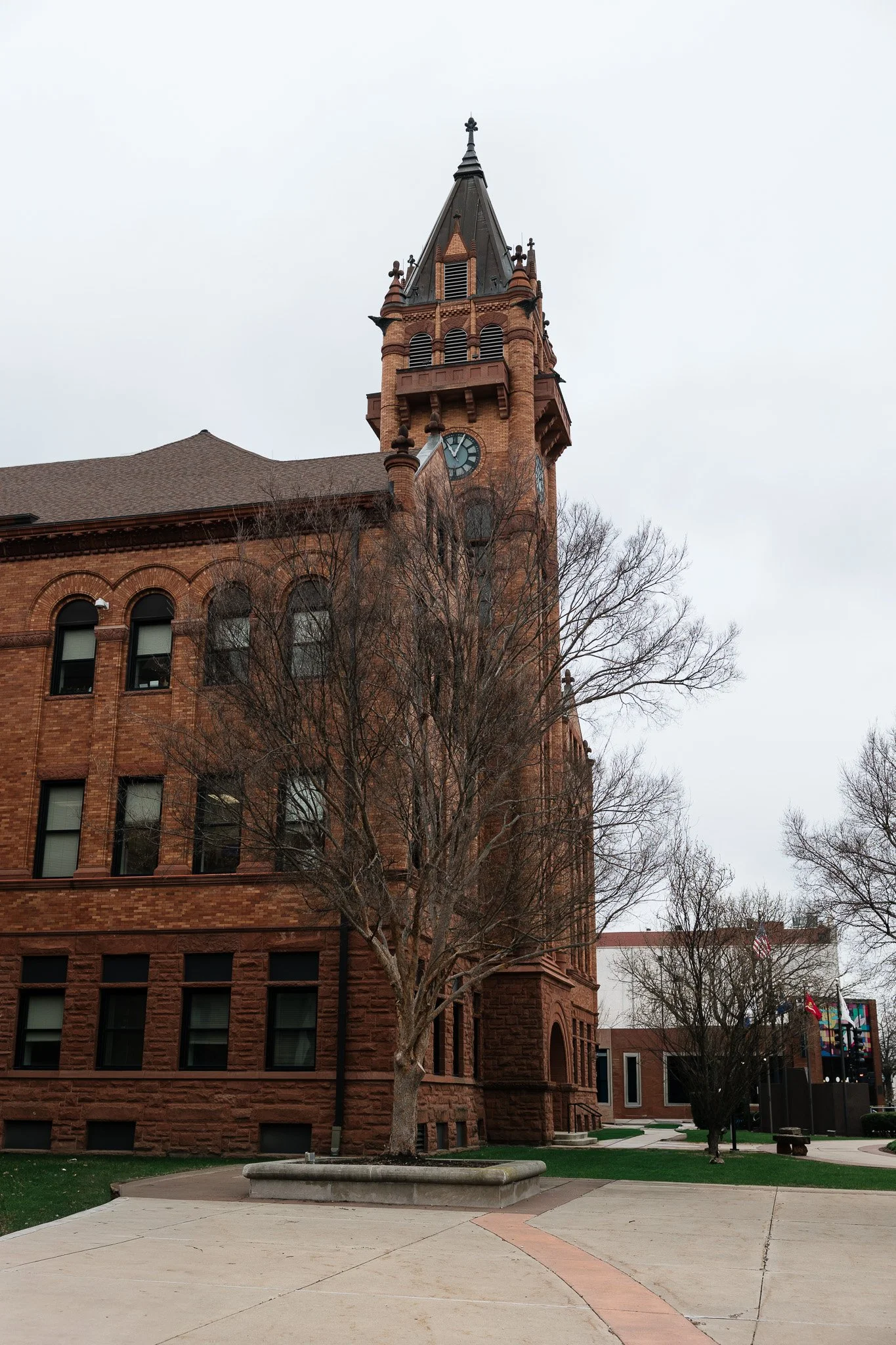 An image of Champaign County Courthouse on a cloudy morning