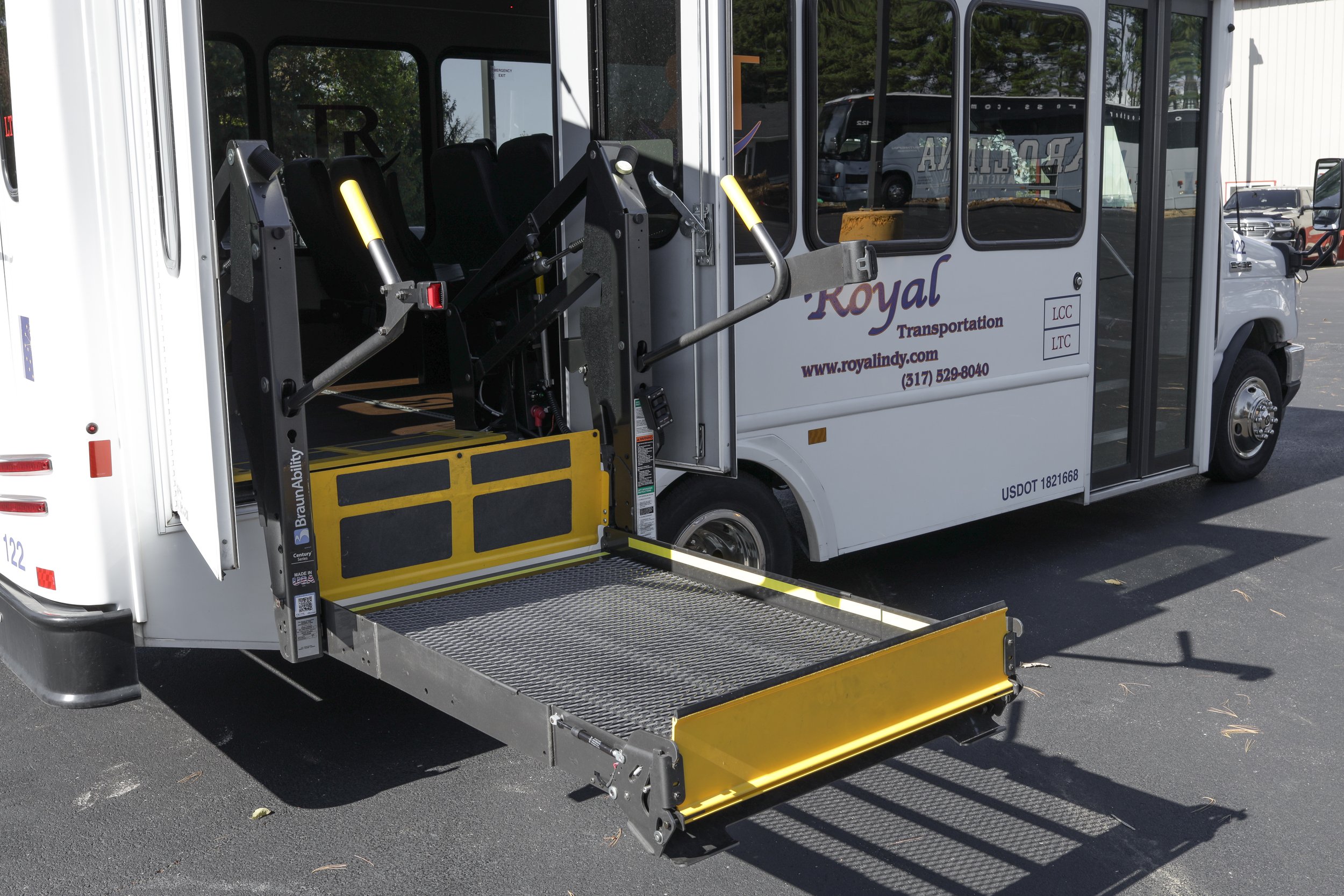 122-Shuttle-Bus-24p-952A9171.jpg