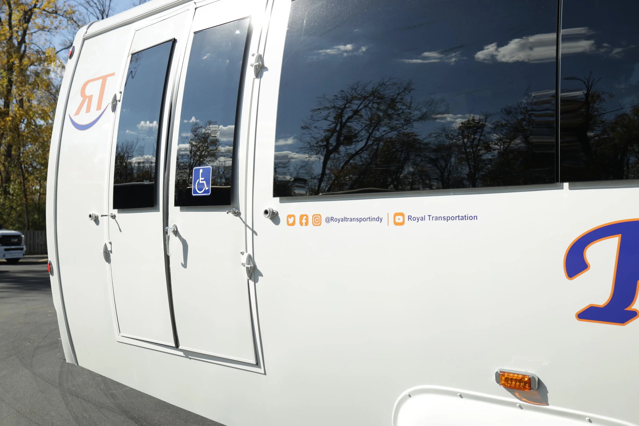 139-Shuttle-Bus-24p-952A9203.jpg
