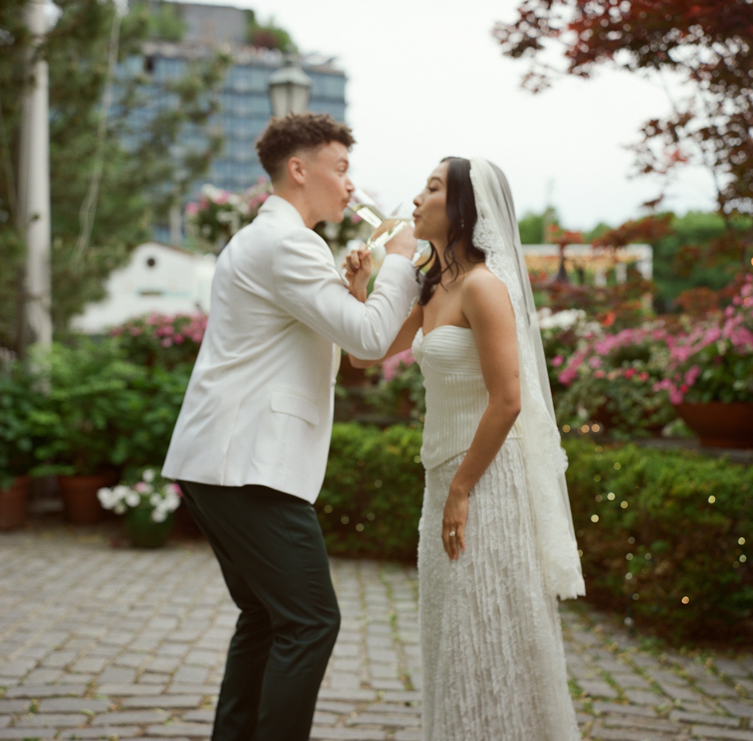 New-york-city-wedding-photographer-river-cafe-documentary-wedding-photographer-williamsburg-7.jpg