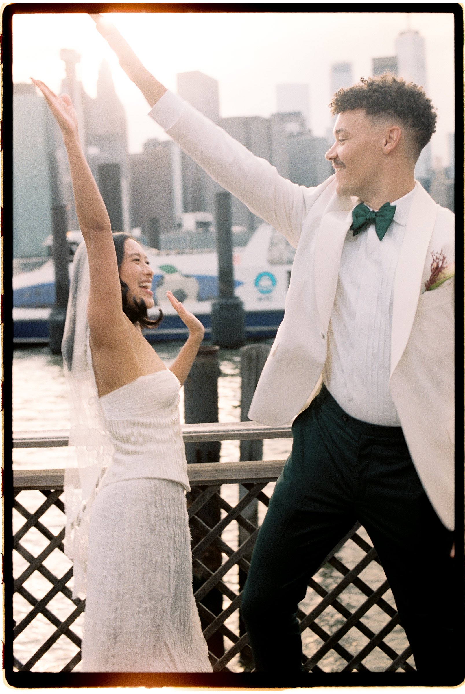 New-york-city-wedding-photographer-river-cafe-documentary-wedding-photographer-cocktail-hour-6.jpg
