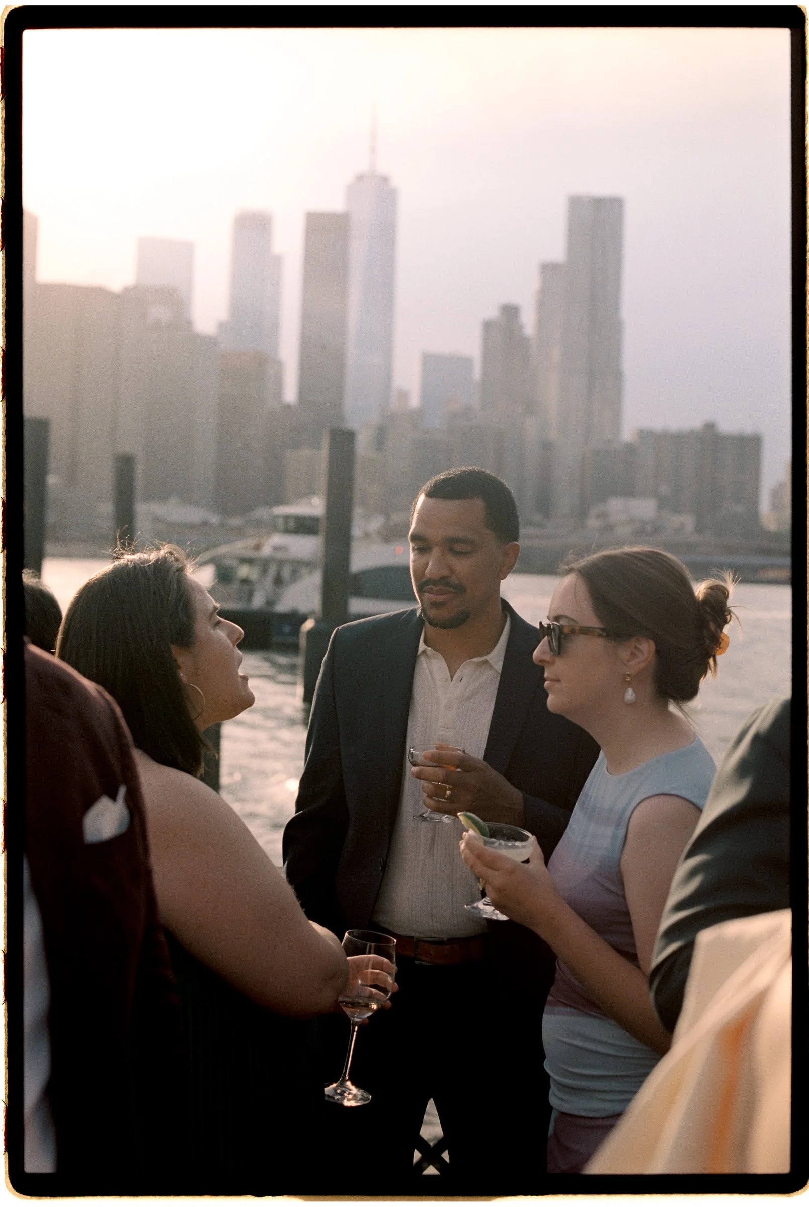 New-york-city-wedding-photographer-river-cafe-documentary-wedding-photographer-cocktail-hour-7.jpg