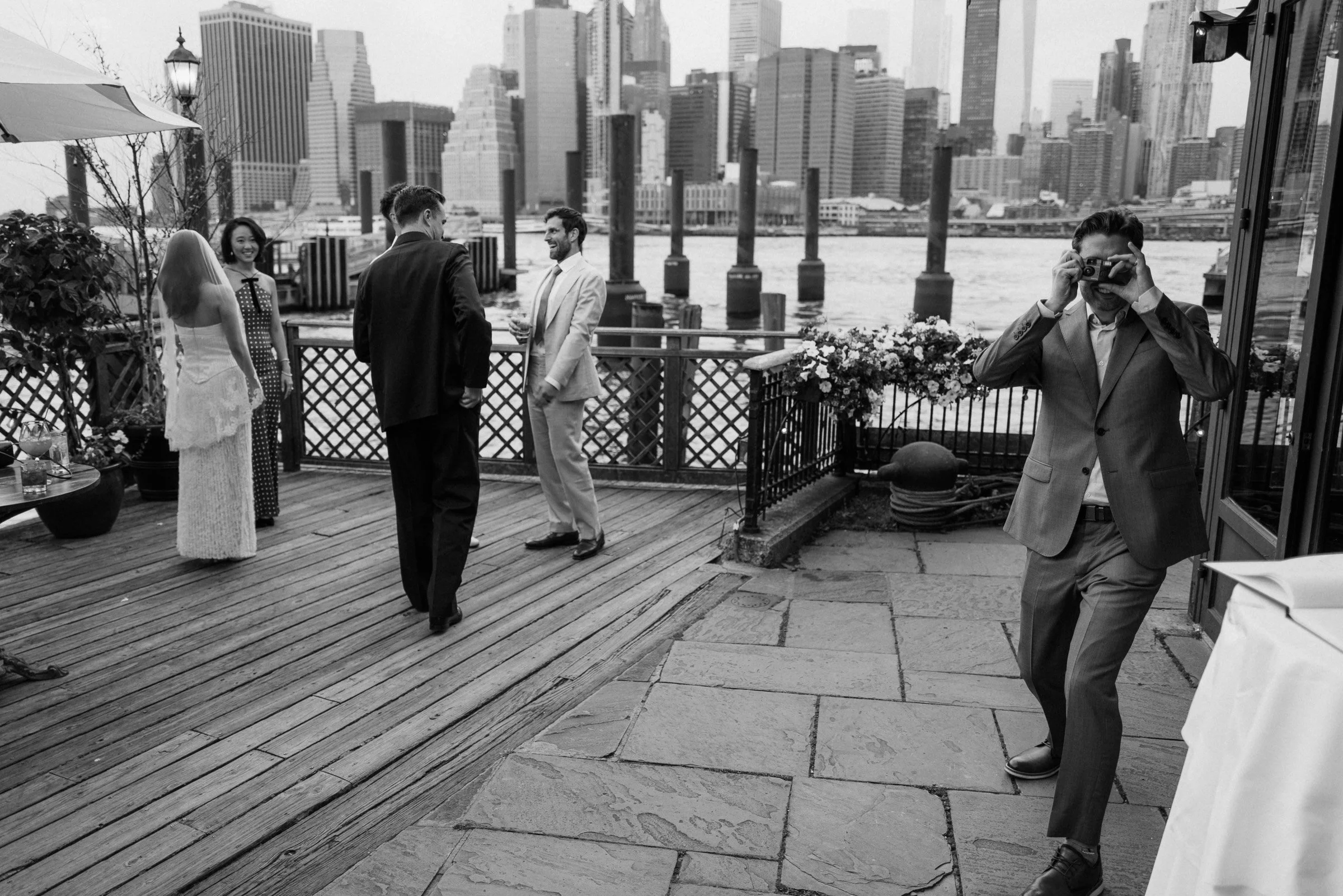 New-york-city-wedding-photographer-river-cafe-documentary-wedding-photographer-cocktail-hour-9.jpg