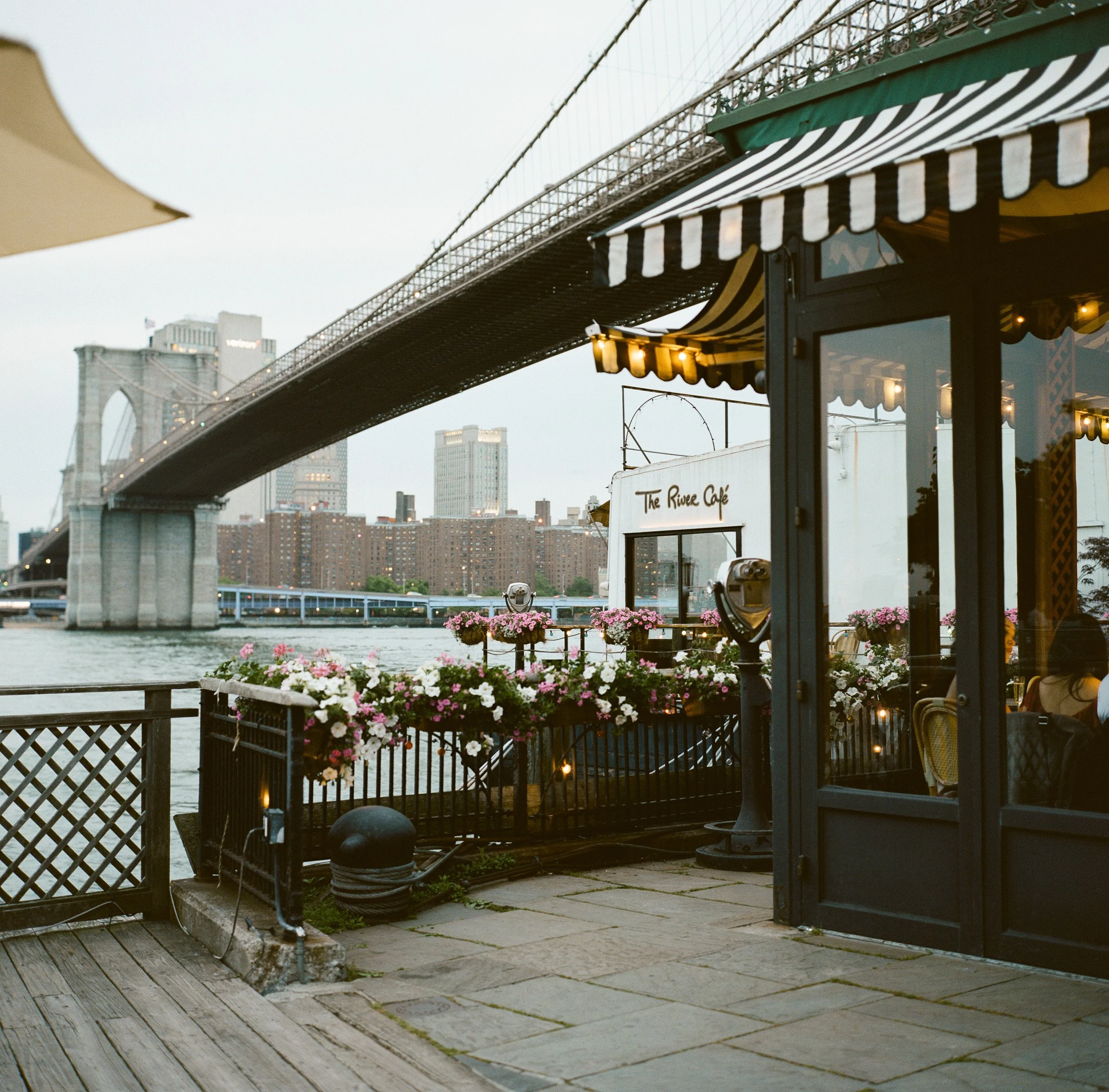 New-york-city-wedding-photographer-river-cafe-documentary-wedding-photographer-Reception-1.jpg