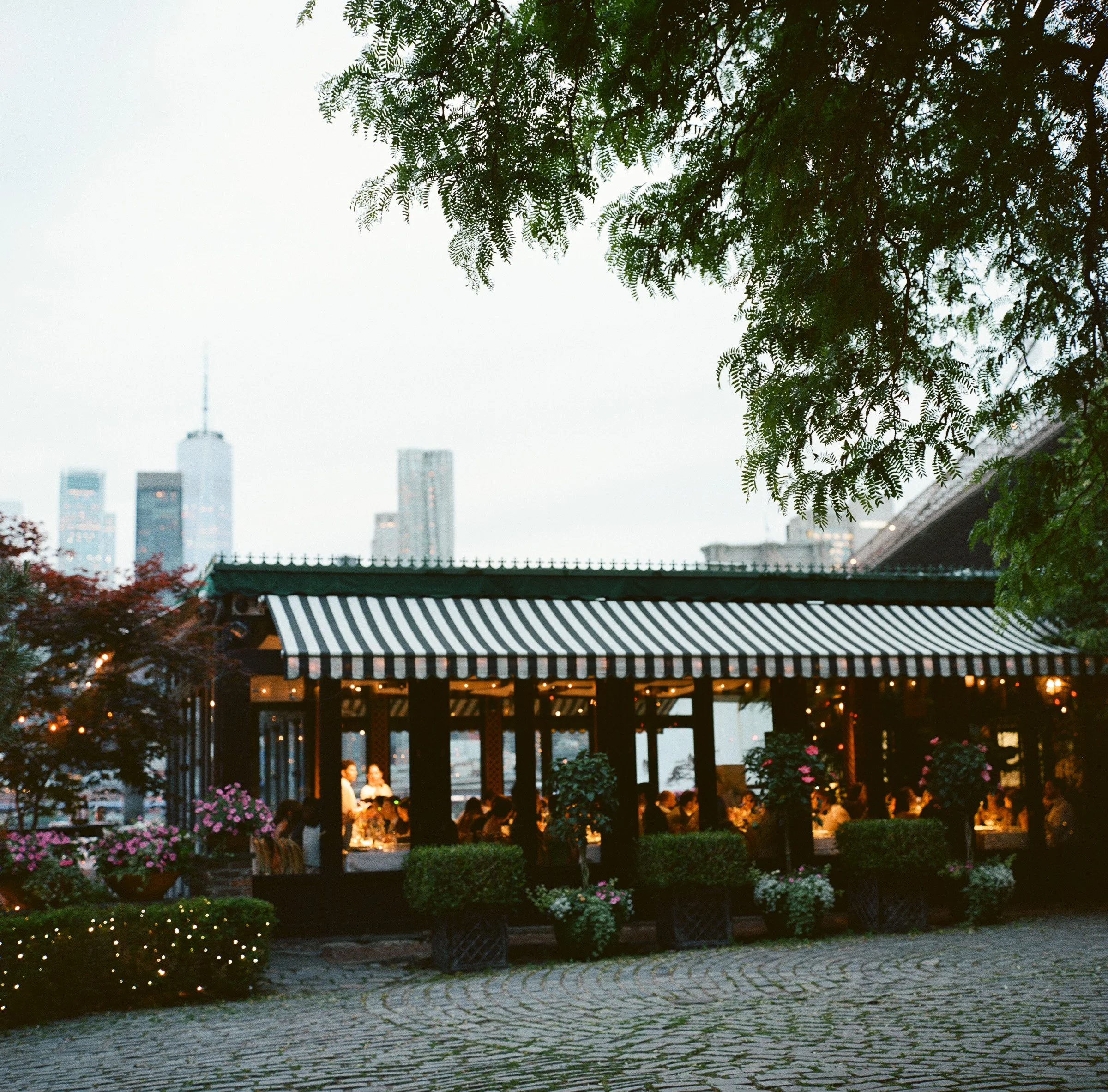 New-york-city-wedding-photographer-river-cafe-documentary-wedding-photographer-Reception-7.jpg