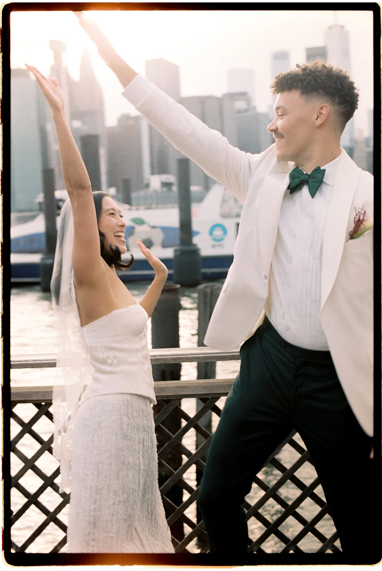 New-york-city-wedding-photographer-river-cafe-documentary-wedding-photographer-cocktail-hour-6.jpg