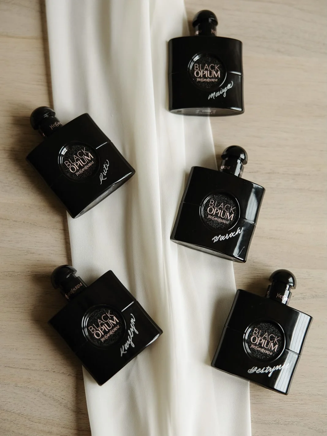Personalized fragrances for some beloved bridesmaids 💅🎀 

@yslbeauty hand engraved black opium 

#torontocalligrapher #nyccalligrapher #handengraved #bridesmaidgifts #bridalparty, toronto engraver, wedding party