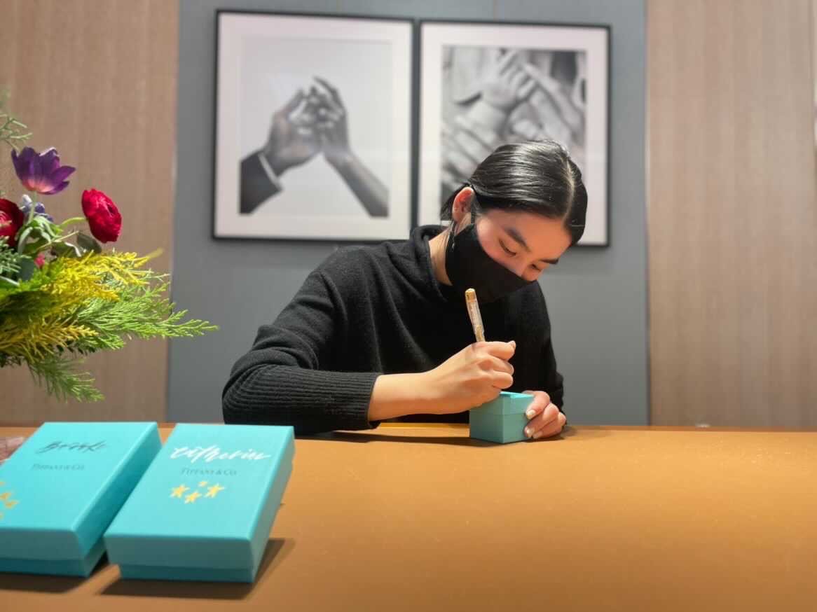 Toronto Calligraphy, toronto calligrapher, calligraphy toronto, toronto bottle painter, toronto hand engraving, event calligraphy toronto, toronto bottle painter, custom painted perfume, toronto artist, holt renfrew toronto, tiffany calligraphy event