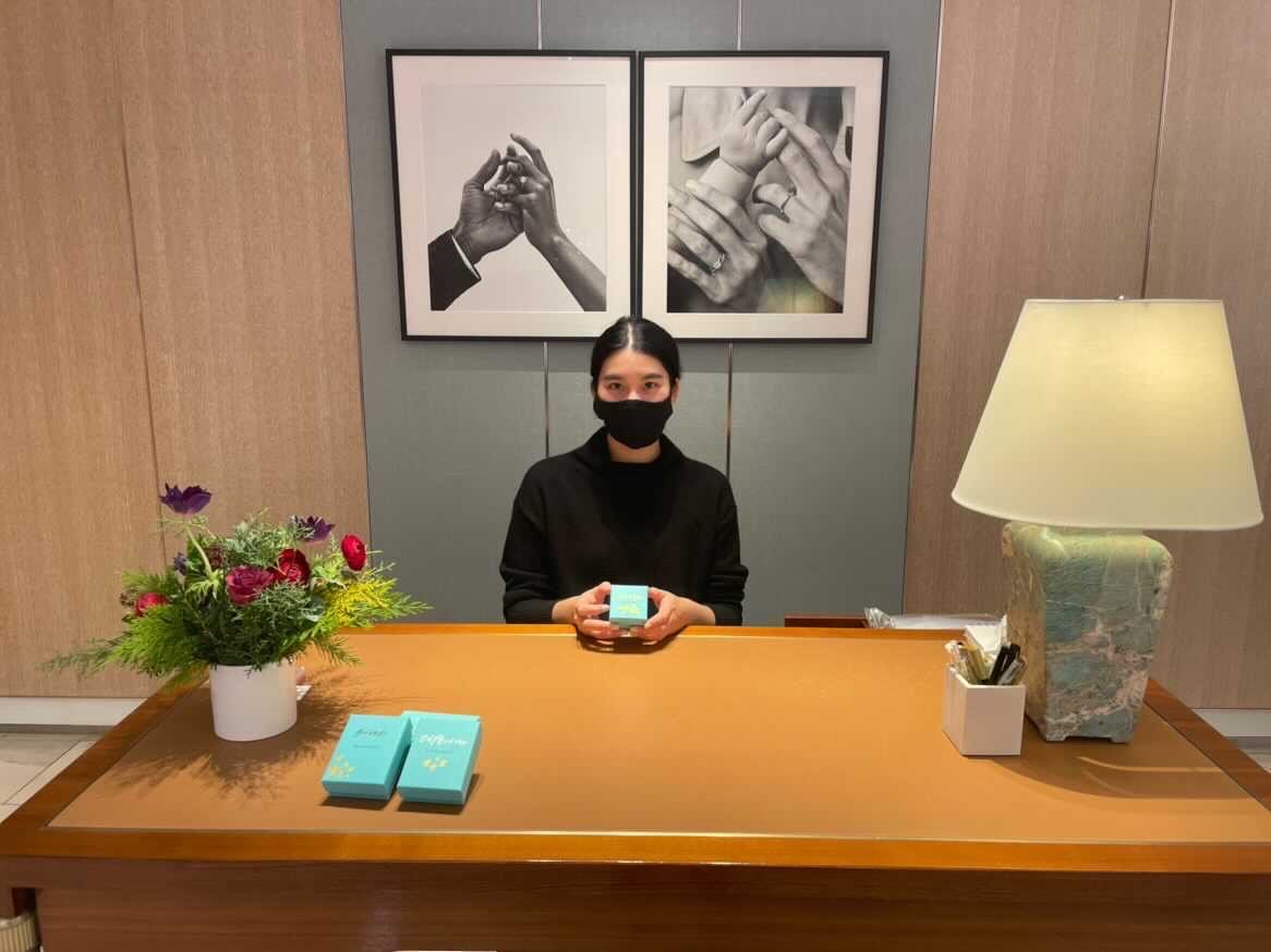 Toronto calligraphy, toronto calligrapher, calligraphy Toronto, toronto calligrapher, hand engraving toronto, toronto engraving, toronto bottle painter,  tiffany calligraphy event toronto