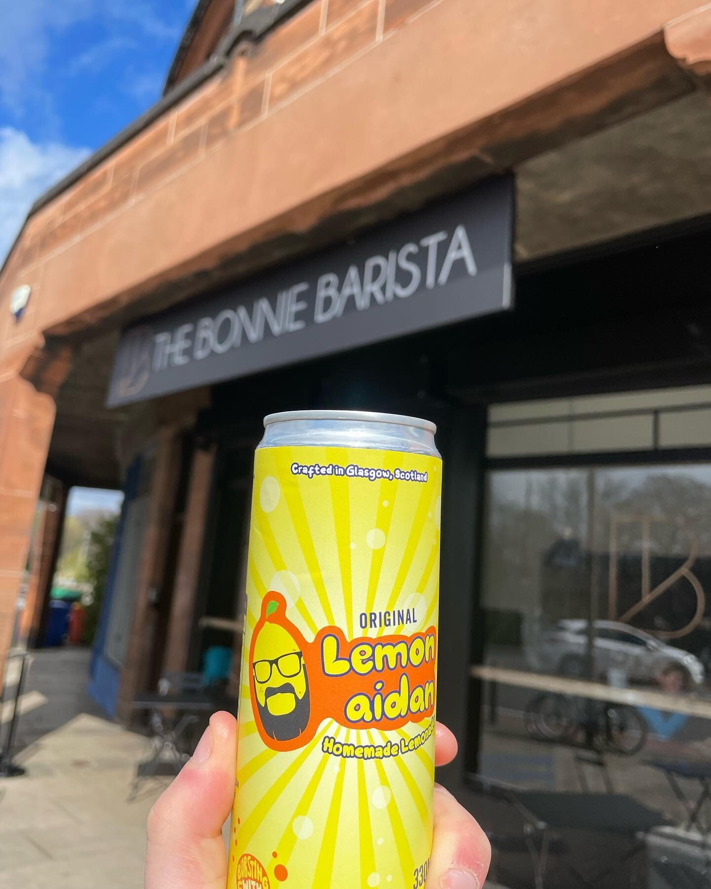 Another case of the Good Stuff&trade;️ dropped at @thebonniebarista in Edi

Interested in stocking our Lemonaidan? Or know somewhere that would love it? 

Slide into our DMs or get us on info@cruicejuice.co.uk 🥰🍋