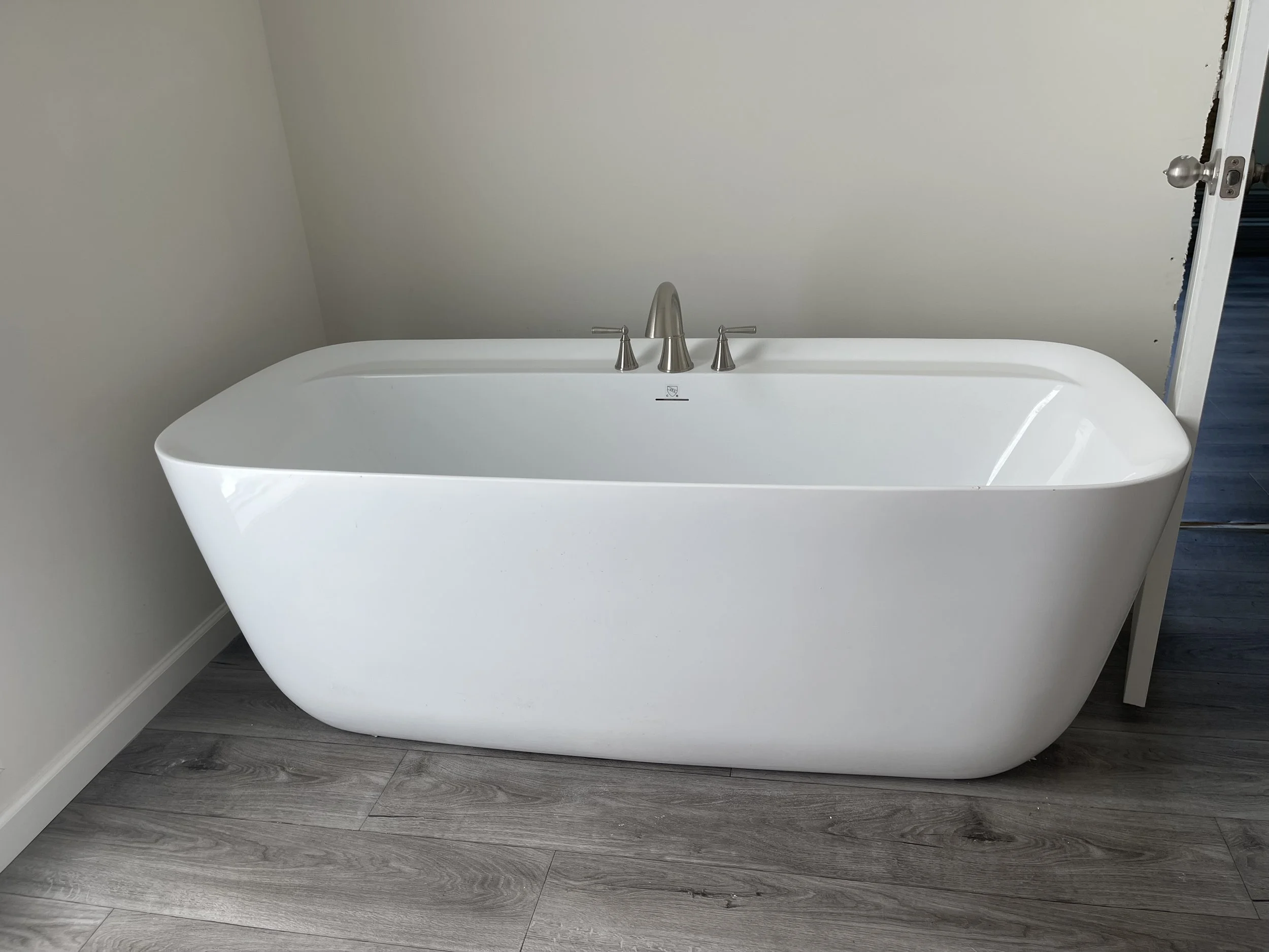 Primary Bathroom Tub
