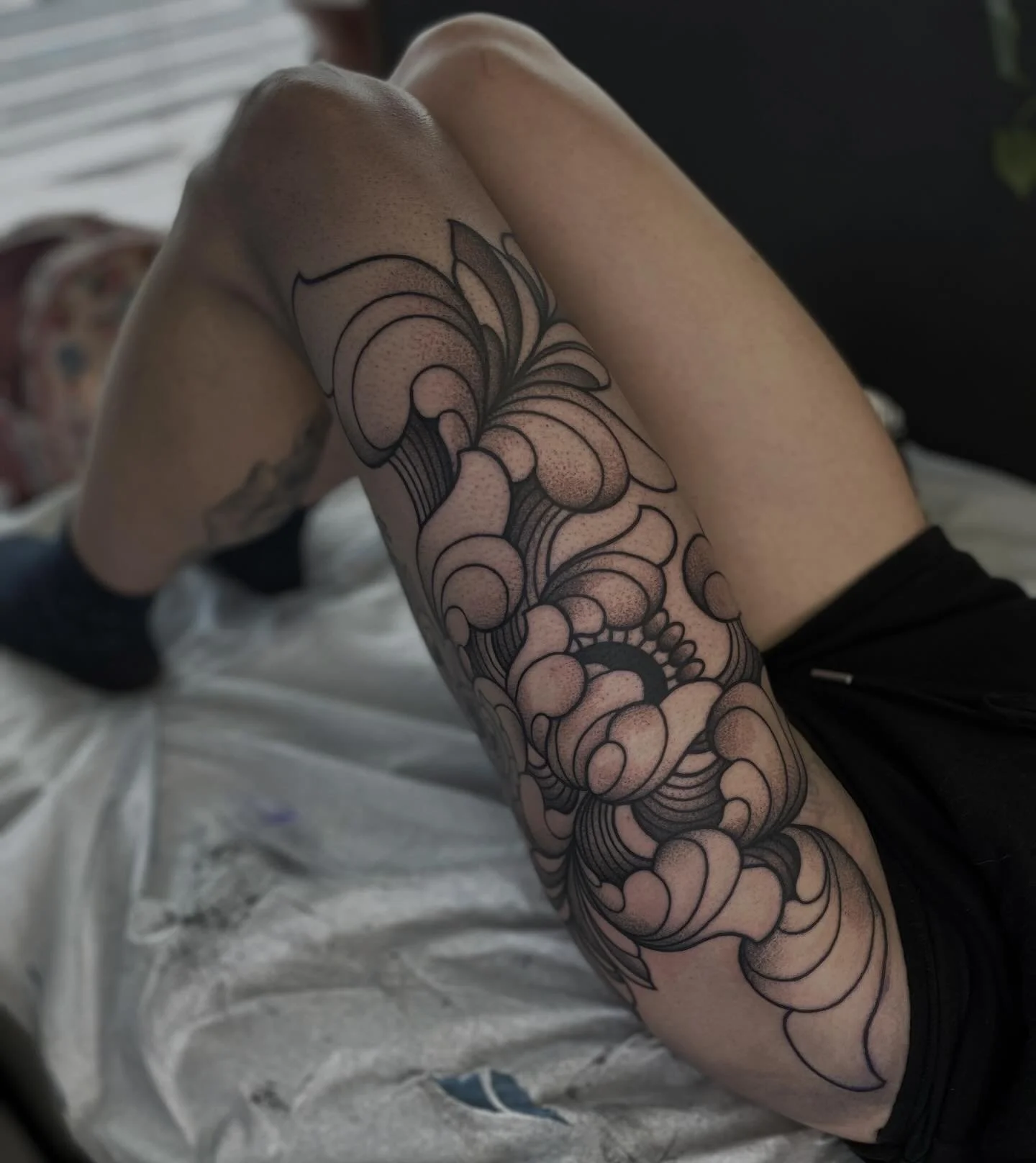 One shot for Olivia, thank you!
&bull;
#denvertattoo #denvertattooartist #denvertattooshop #denvertattoos #tattooideas #floraltattoos #floraltattoodesign #floraltattoo #colorado #303 #bigtattoos #femaletattooartist