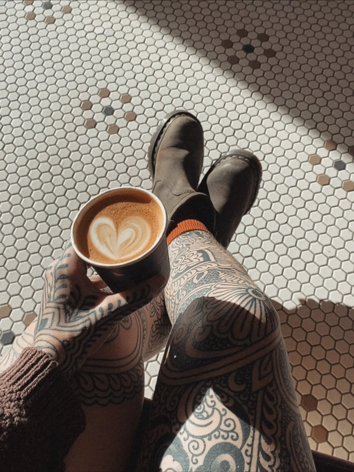 Didn&rsquo;t do much tattooing in October in account of getting married and visiting magical Maui, so here&rsquo;s a photo dump 💒🌴🌅 
&bull;
#denvertattooartist #mauihawaii #maui #hawaii #honeymoon #tattooartist #tattooedbride #bride #alternativebr