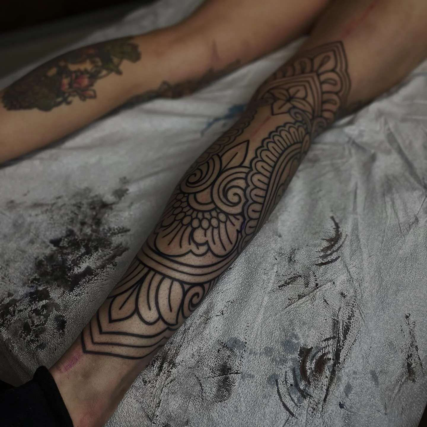 Full leg in progress, loving how this one is coming along :) Thank you Jenessa 💪🏻
&bull;
#denvertattoo #denvertattooartist #coloradotattooartist #tattooartist #legsleevetattoo #legsleeve #boldtattoo #denvercolorado #denverco #ornamentaltattoo #orna