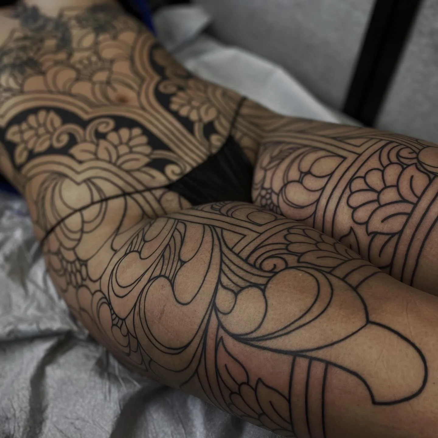 Chipping away at this torso project for Jackilynn, I&rsquo;d love to do more like this <3
&bull;
#torsotattoo #bodysuittattoo #ornamentaltattoo #denvercolorado #denvertattooartist