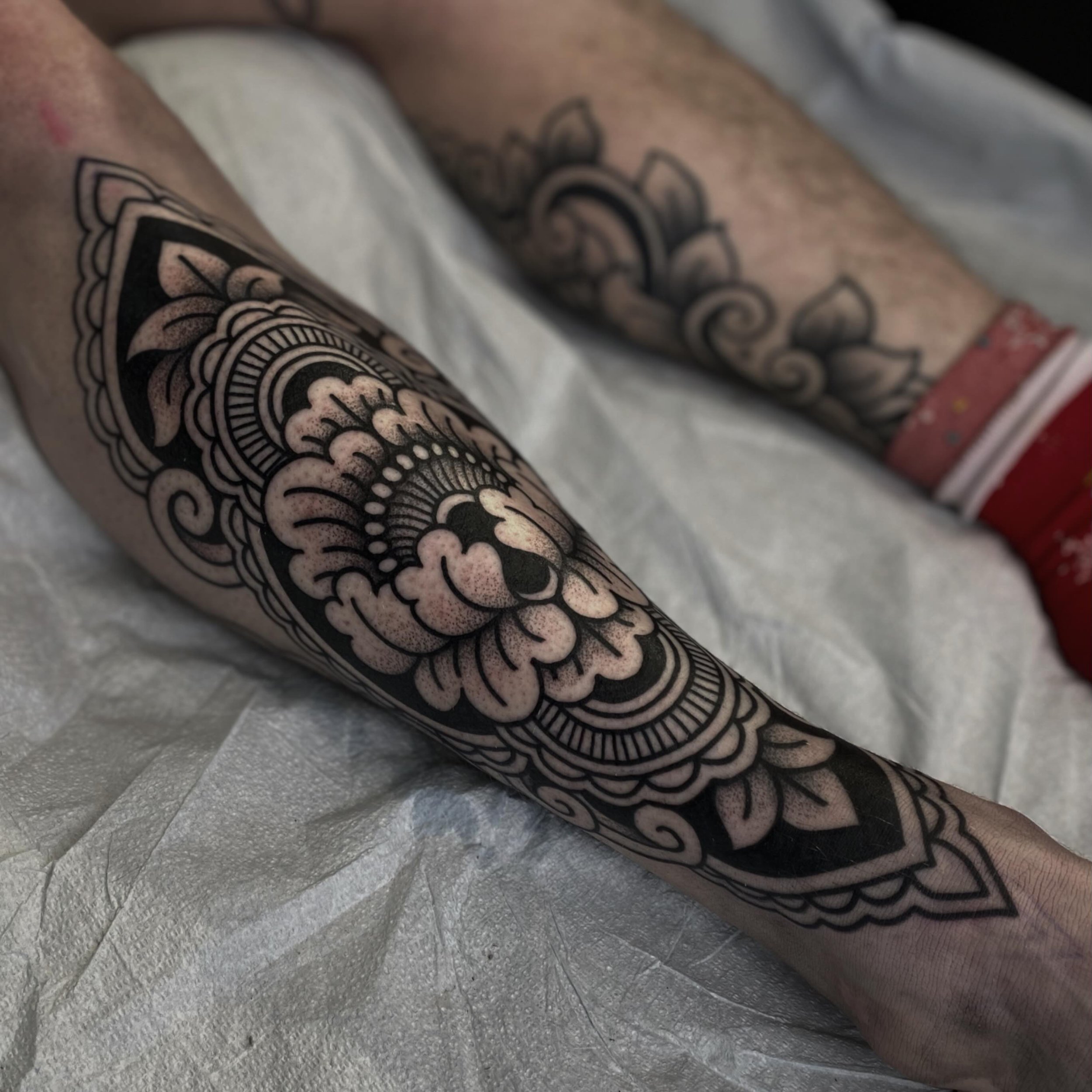 Shin piece for Gracen, thanks so much!
&bull;
#denvertattoo #denvertattooartist #ornamentaltattoo #shintattoo #blackworktattoo