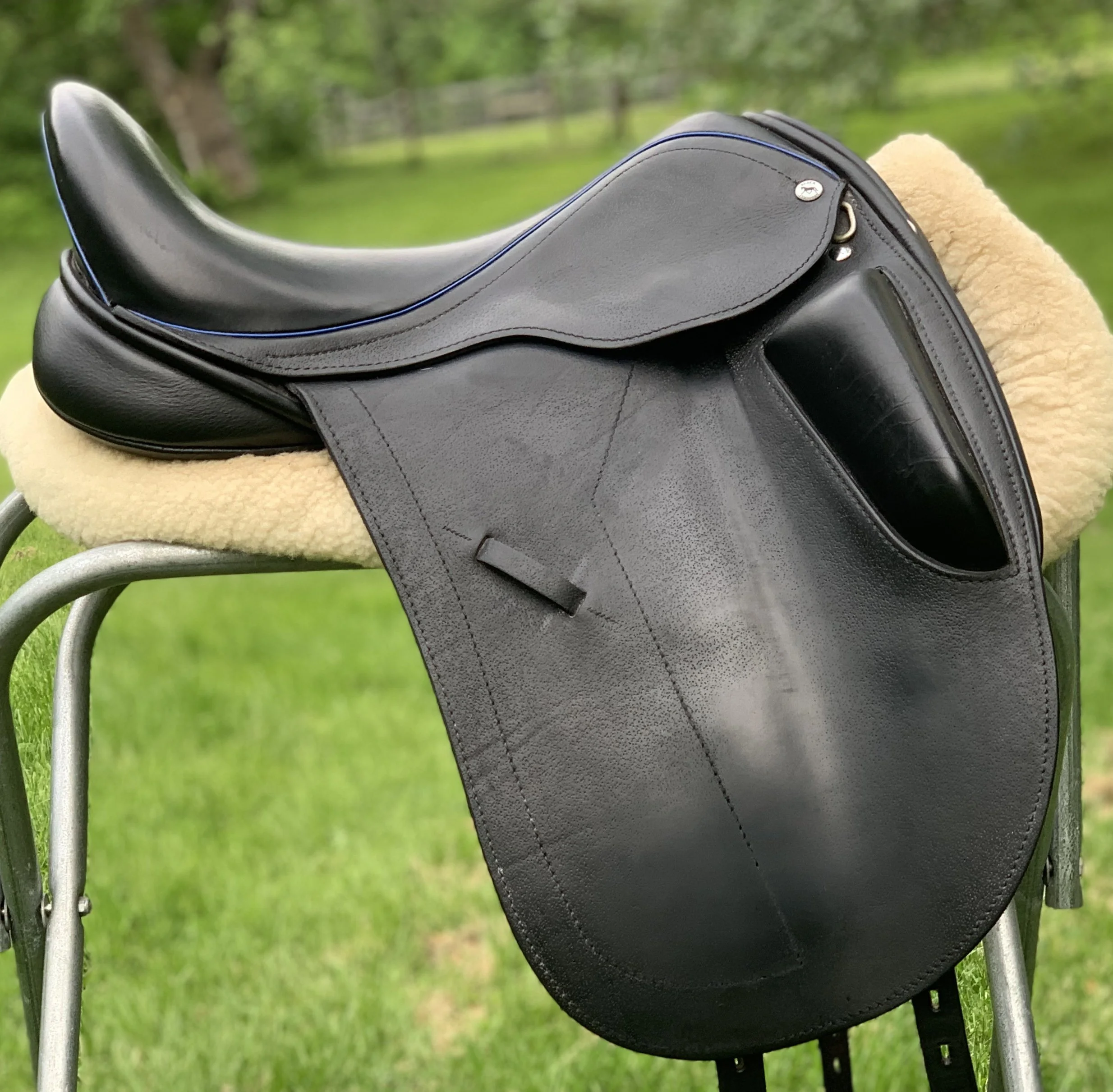 Black Country Carlow 17.5" M Dressage