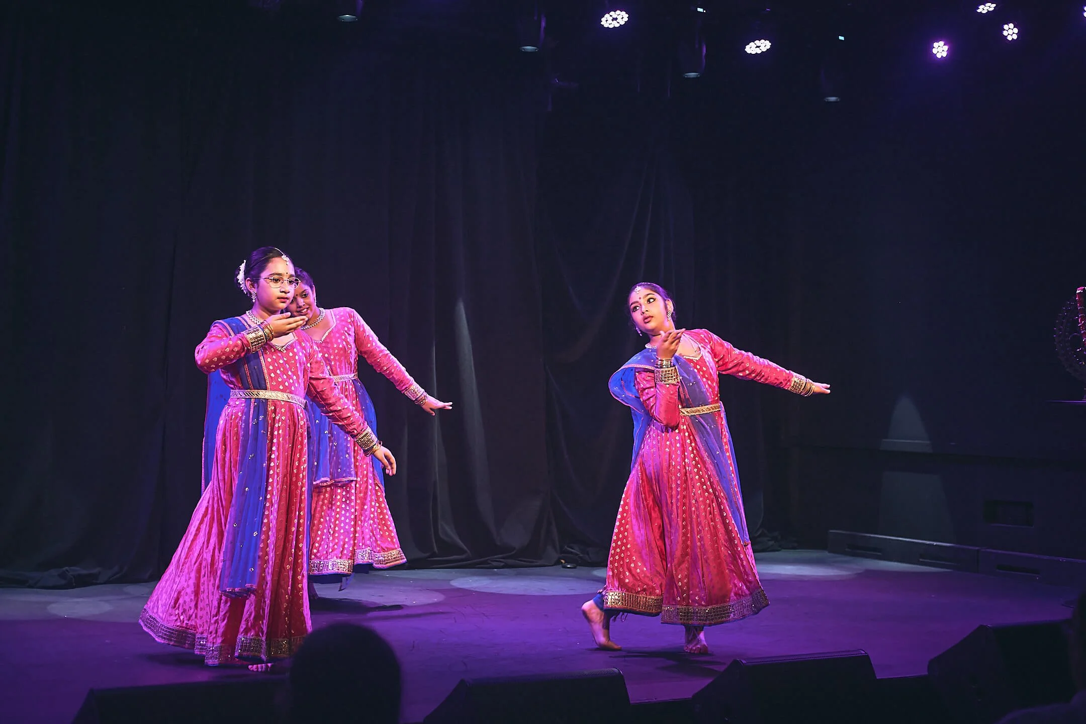 kathak-annual-student-showcase-alpha-wave-studios-whippany-nj-FujiFilm-XPRO2-1563-35-mm-2025-05-11.jpg