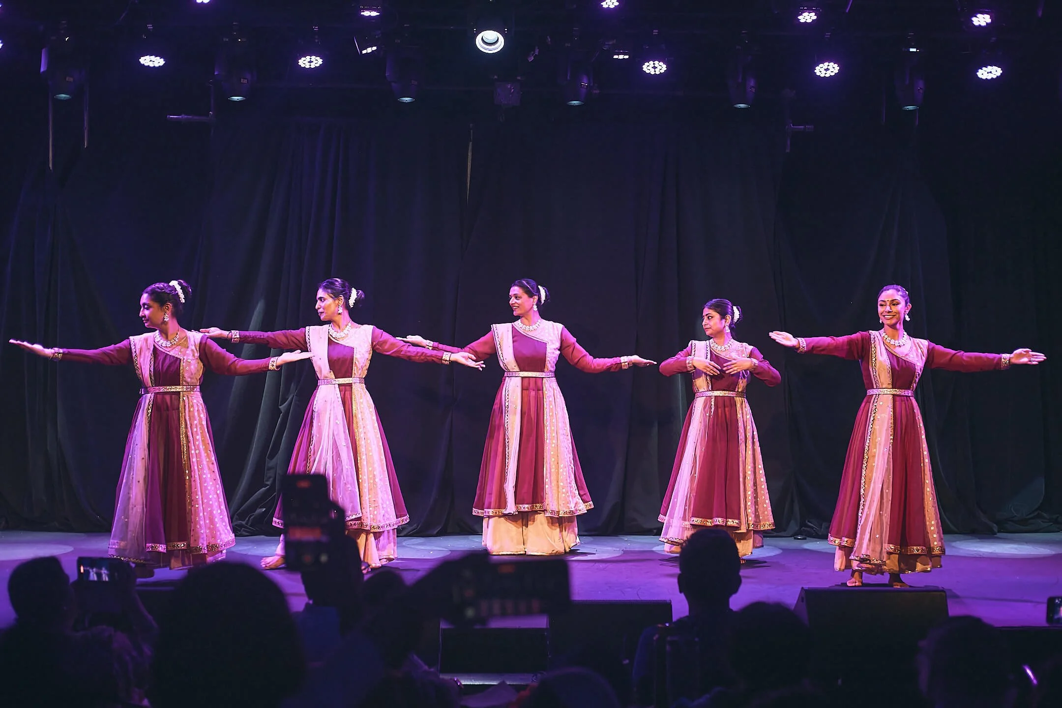 kathak-annual-student-showcase-alpha-wave-studios-whippany-nj-FujiFilm-XPRO2-1748-35-mm-2025-05-11.jpg