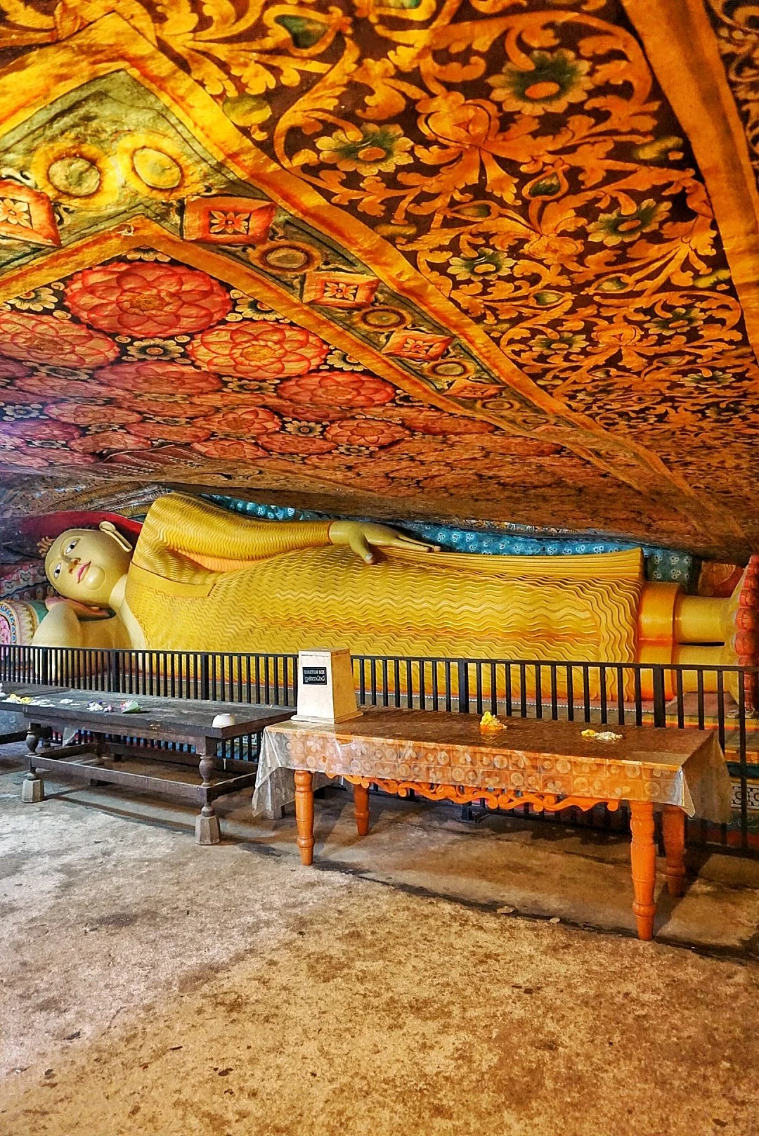 Buddha statue in Mulgirigala Raja Maha Viharaya Temple, Sri Lanka