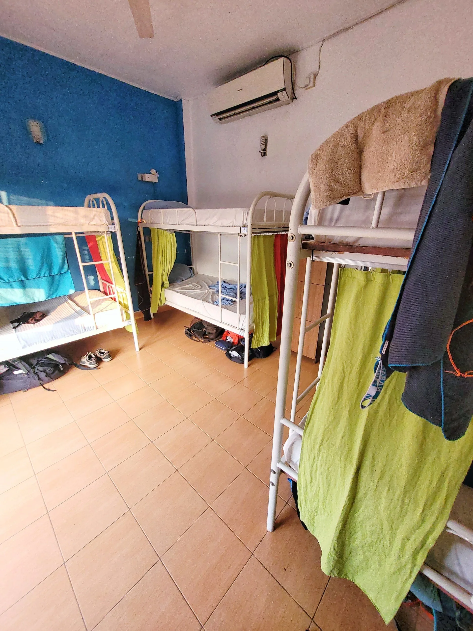 Mehrbettzimmer im Hostel in Colombo