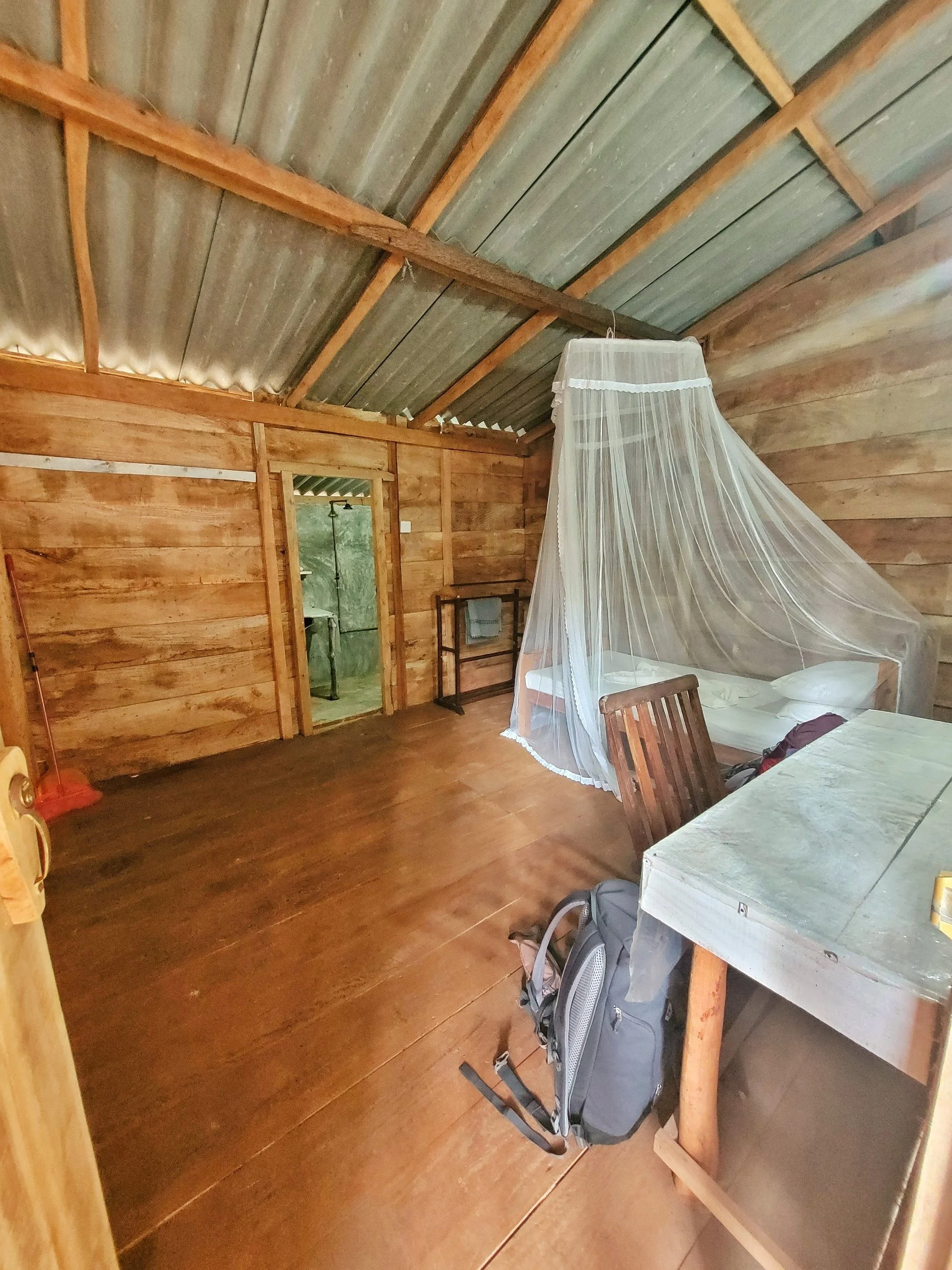 Einzelzimmer im Holzverschlag in Kapalady